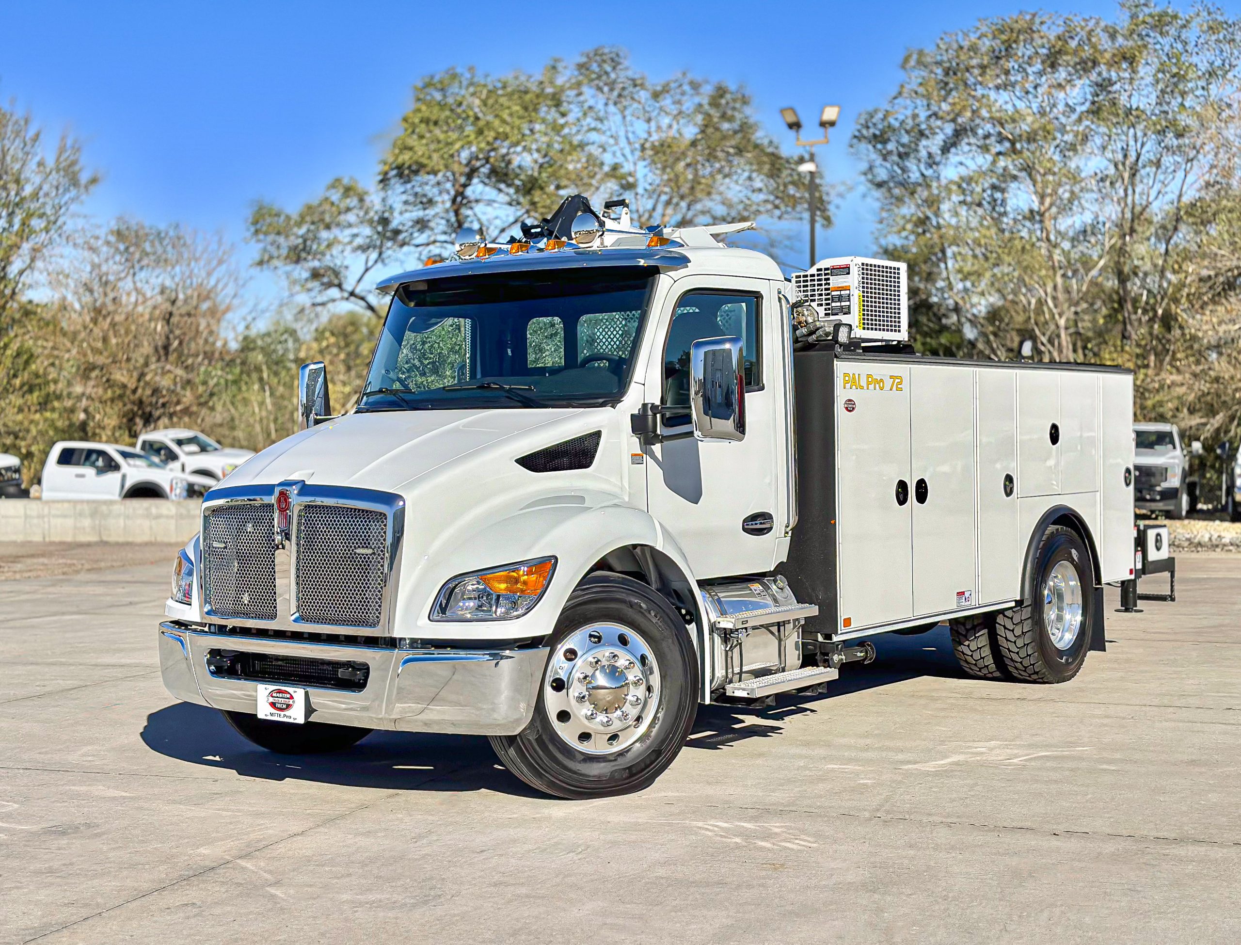 2025 KENWORTH T380 - image 2 of 6