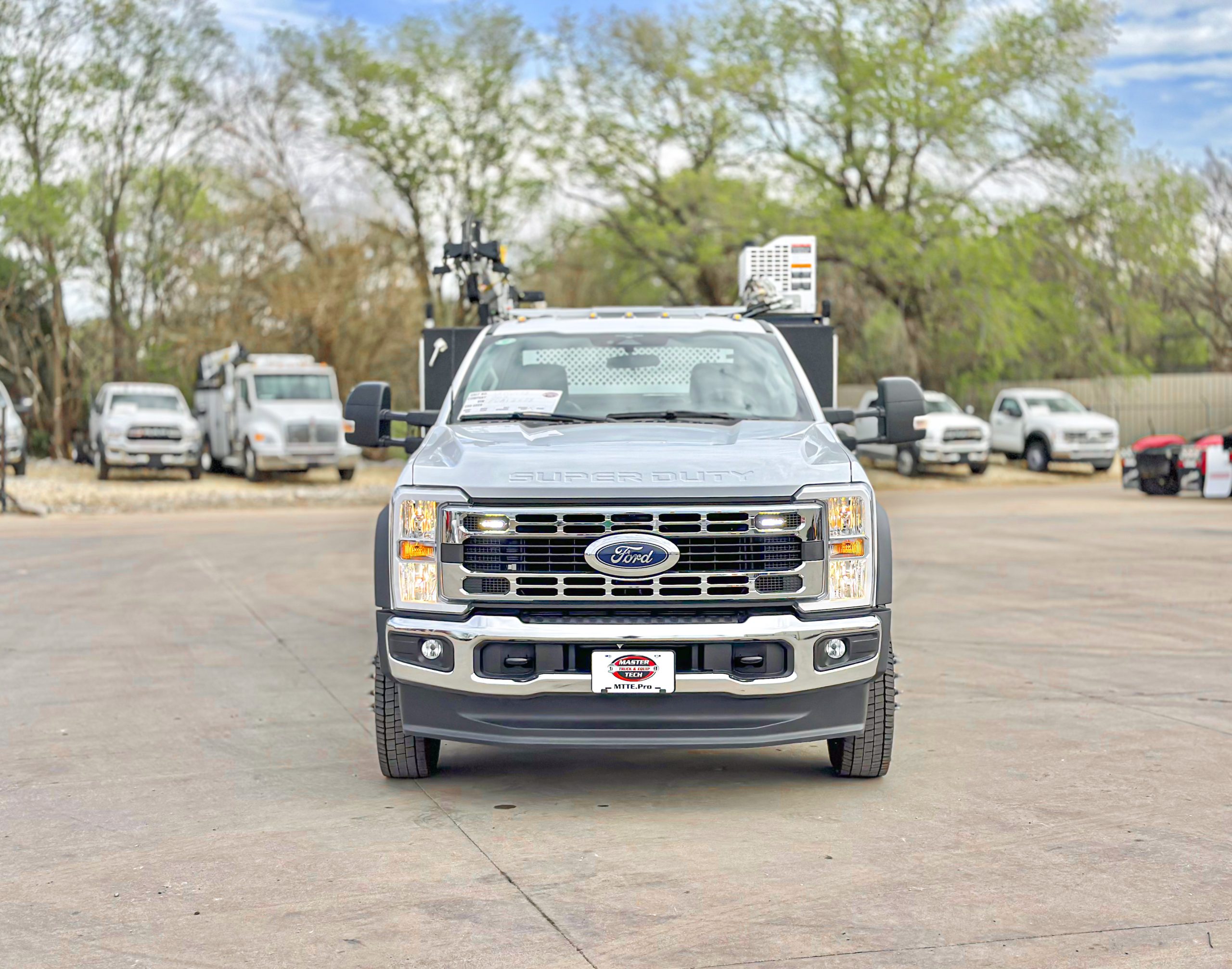 2023 Ford F550 XL - image 3 of 6