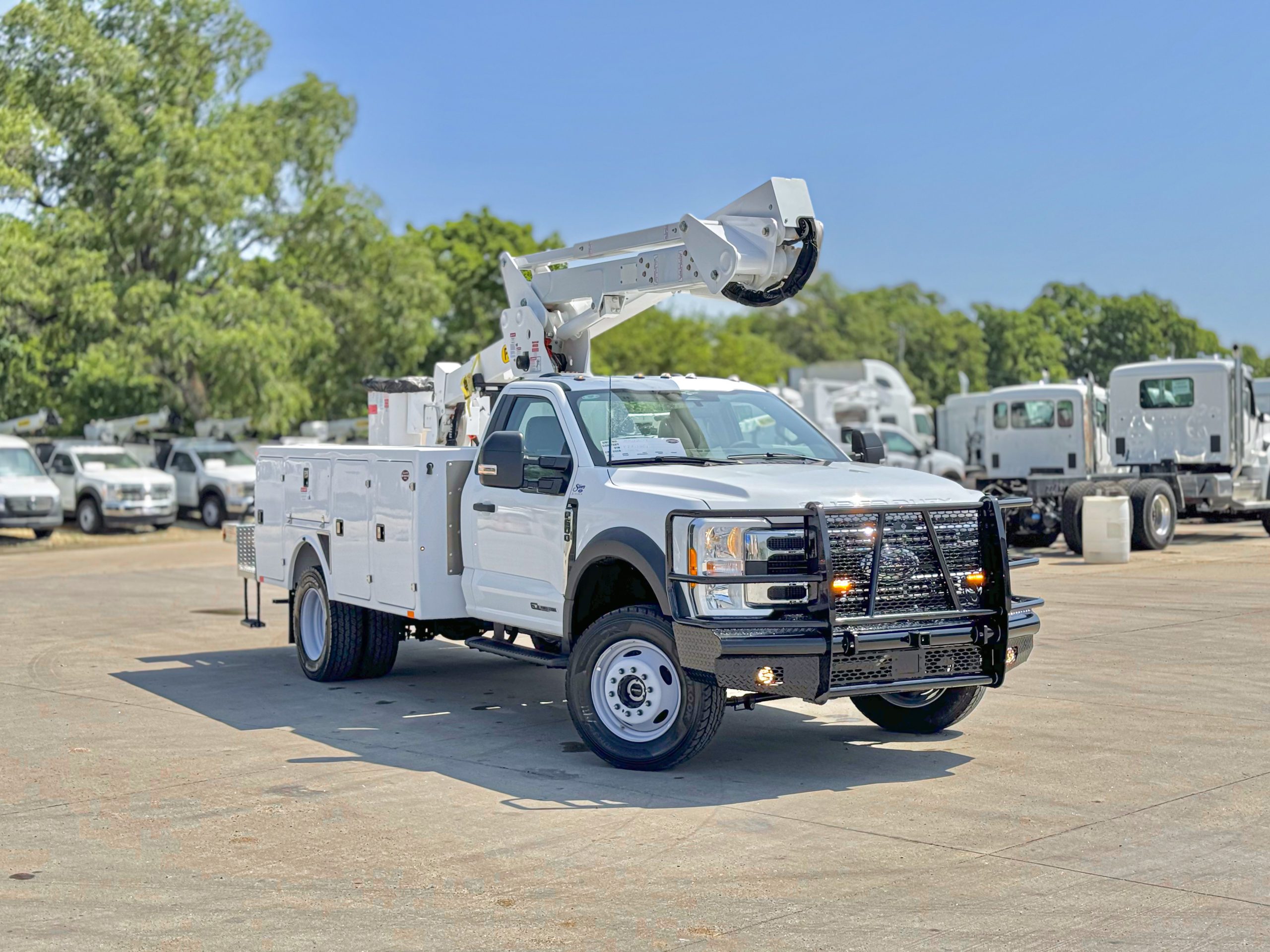 2025 Ford F600 XL - image 3 of 6