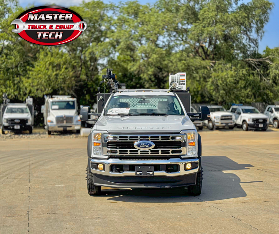 2023 Ford F550 XL - image 4 of 6