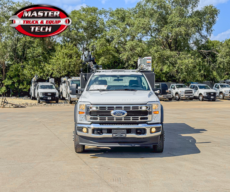 2023 Ford F550 XL - image 4 of 6