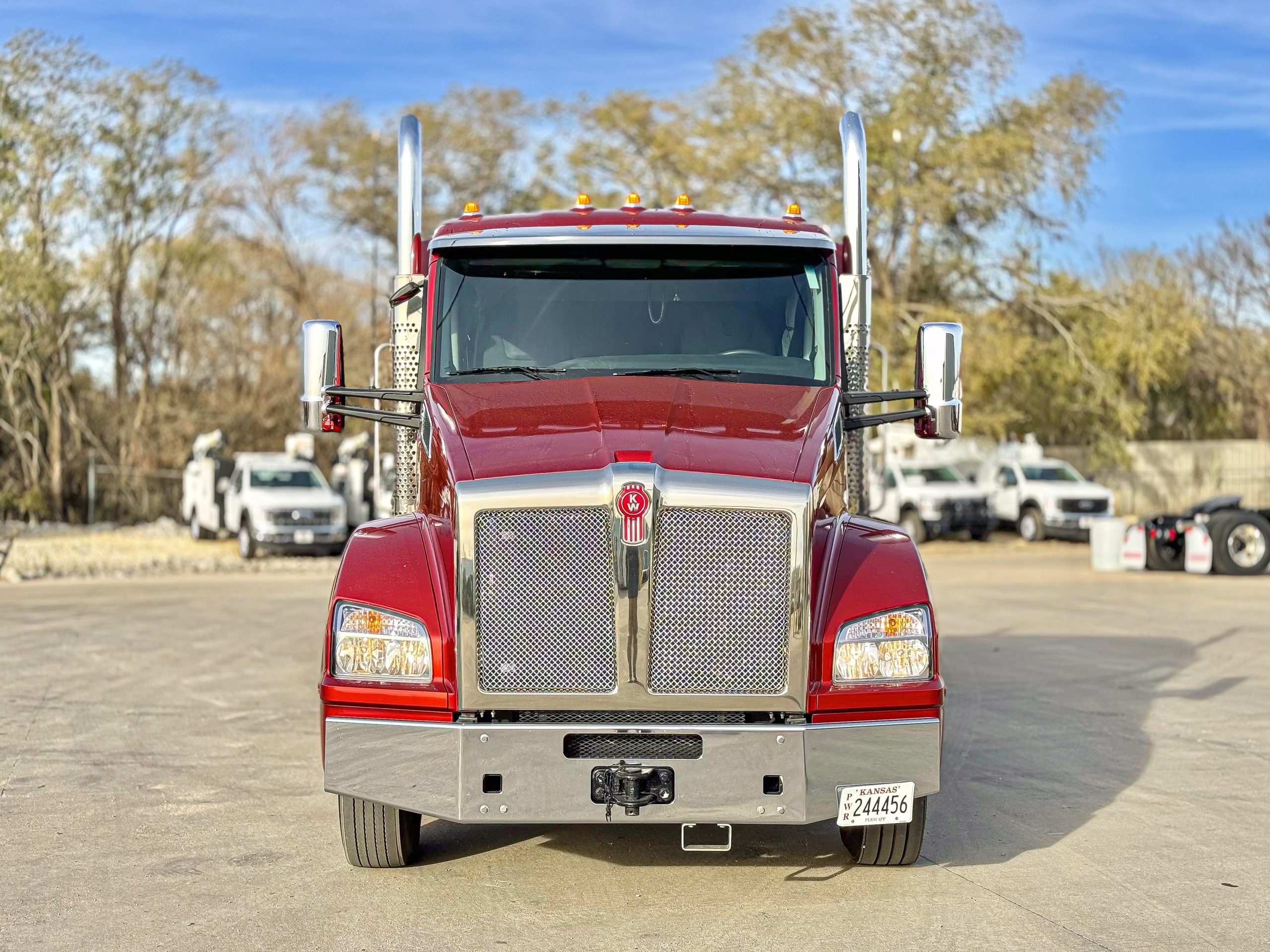 2024 Kenworth T880 - image 2 of 6