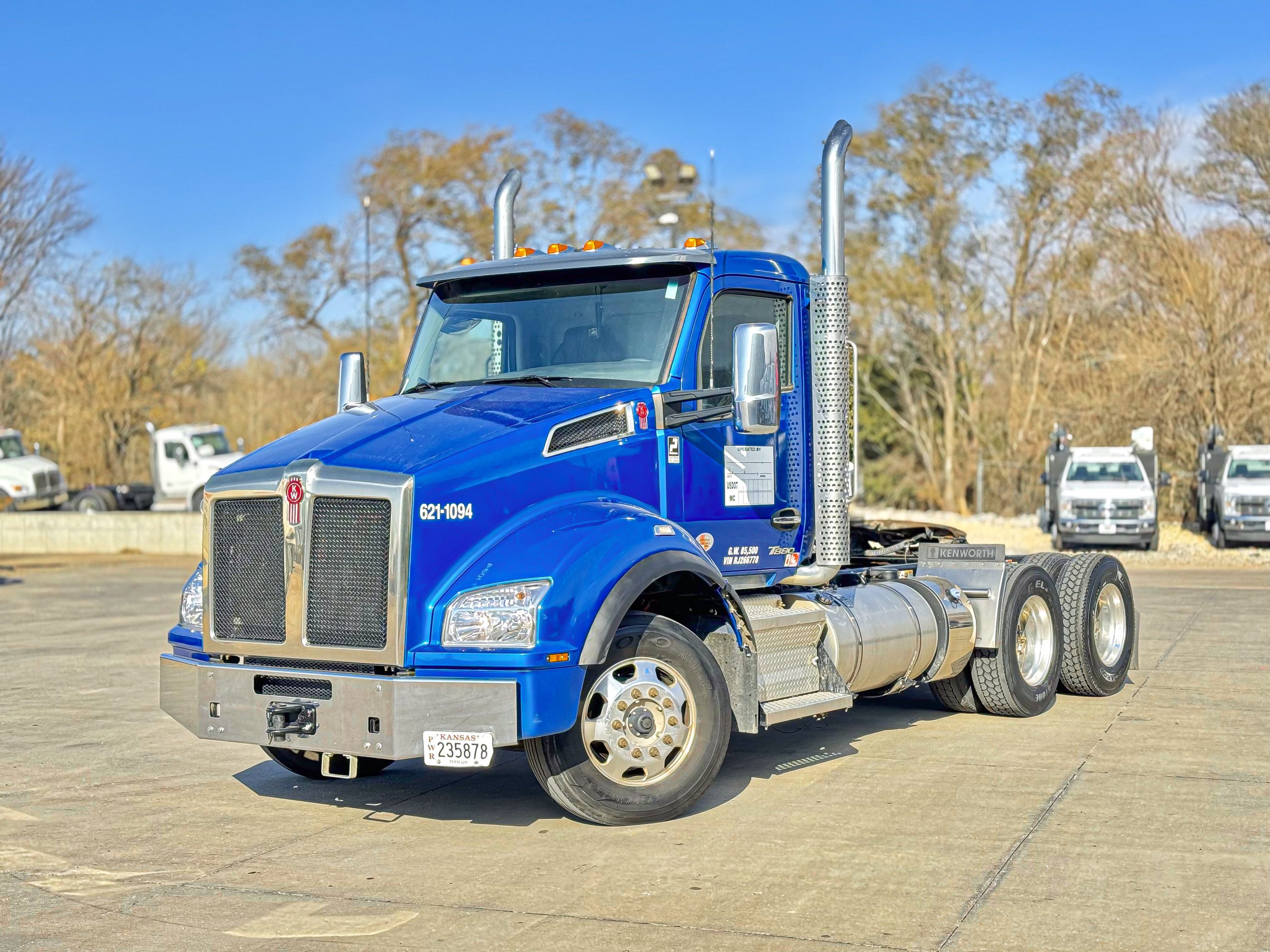 2024 Kenworth T880 - image 2 of 6