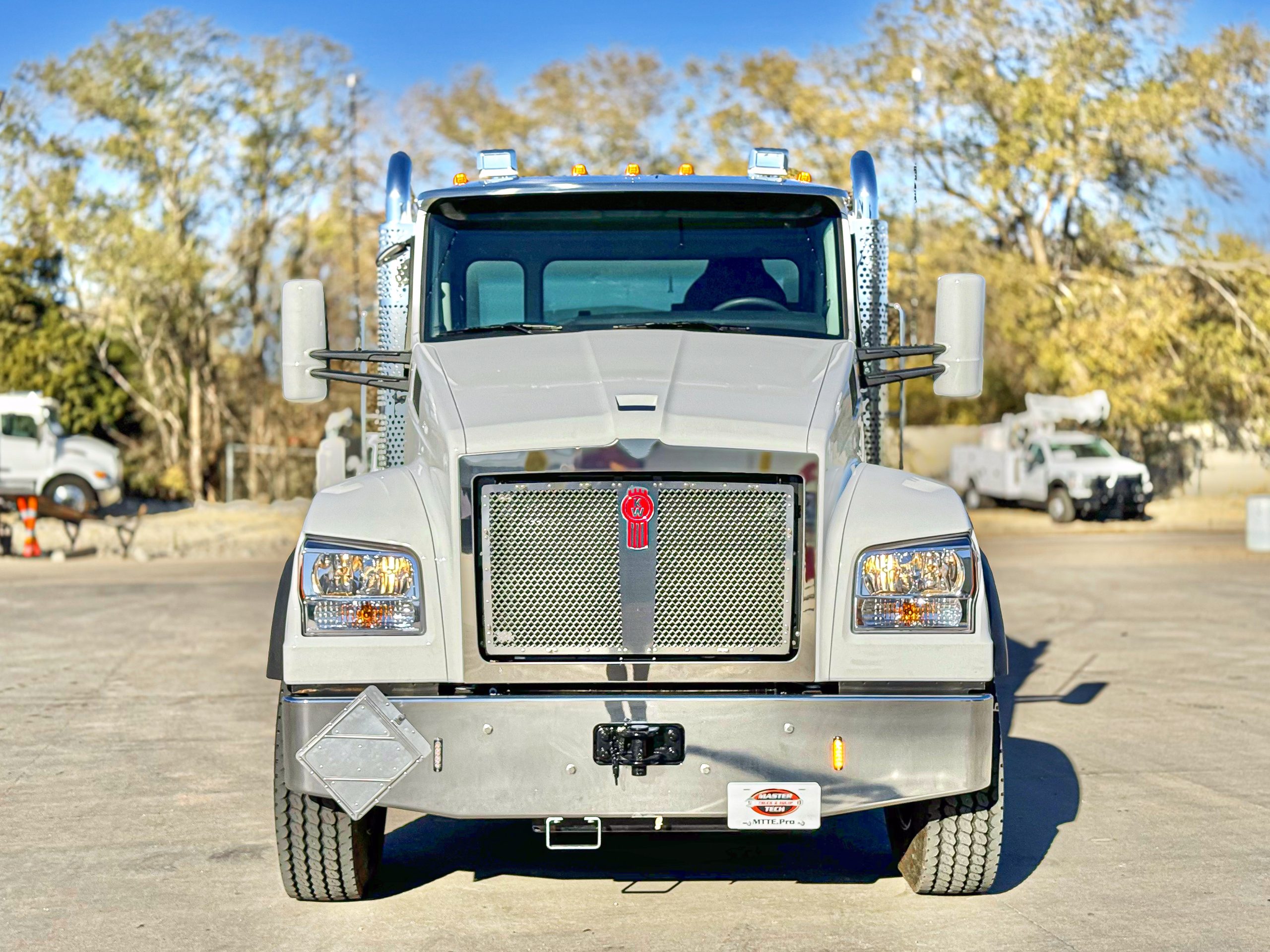 2025 Kenworth T880S - image 2 of 6