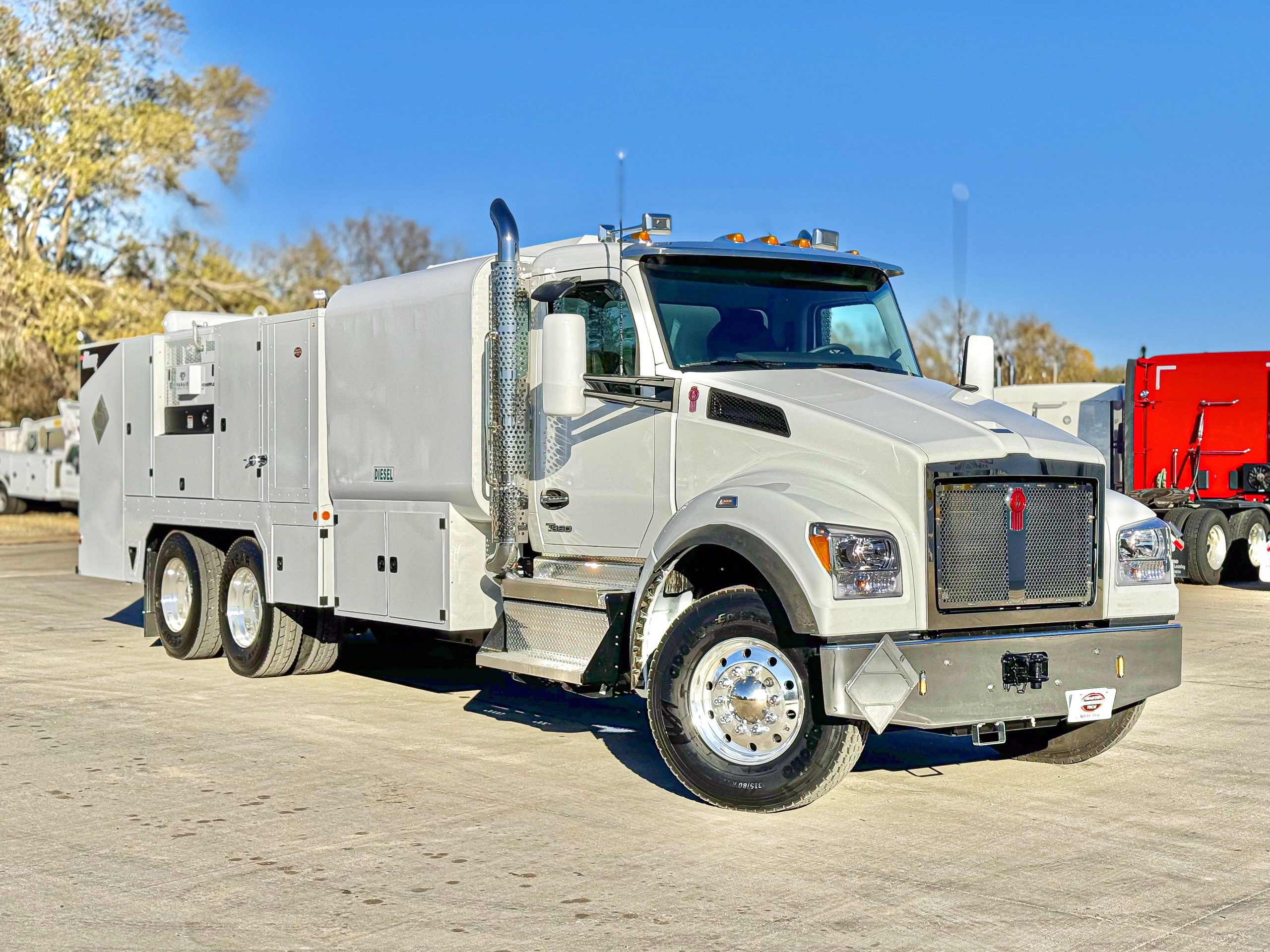 2025 Kenworth T880S - image 3 of 6