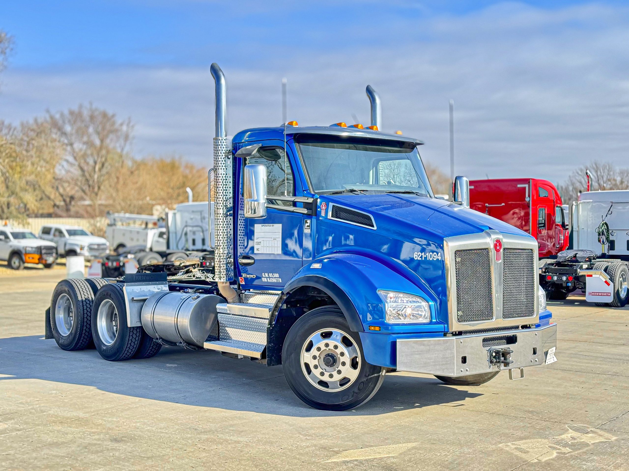 2024 Kenworth T880 - image 3 of 6