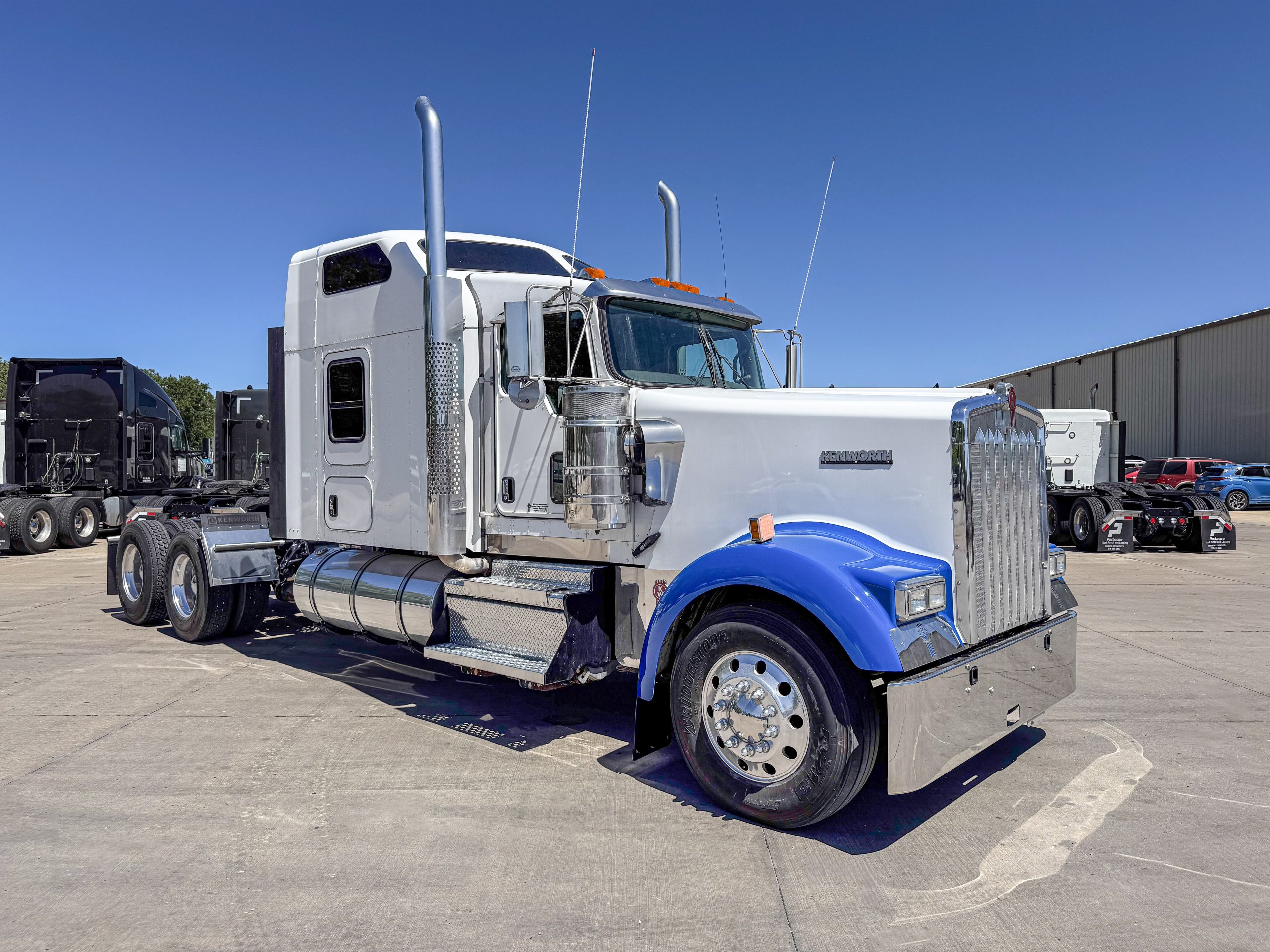 2022 Kenworth W900L 72 2022 Kenworth W900L 72