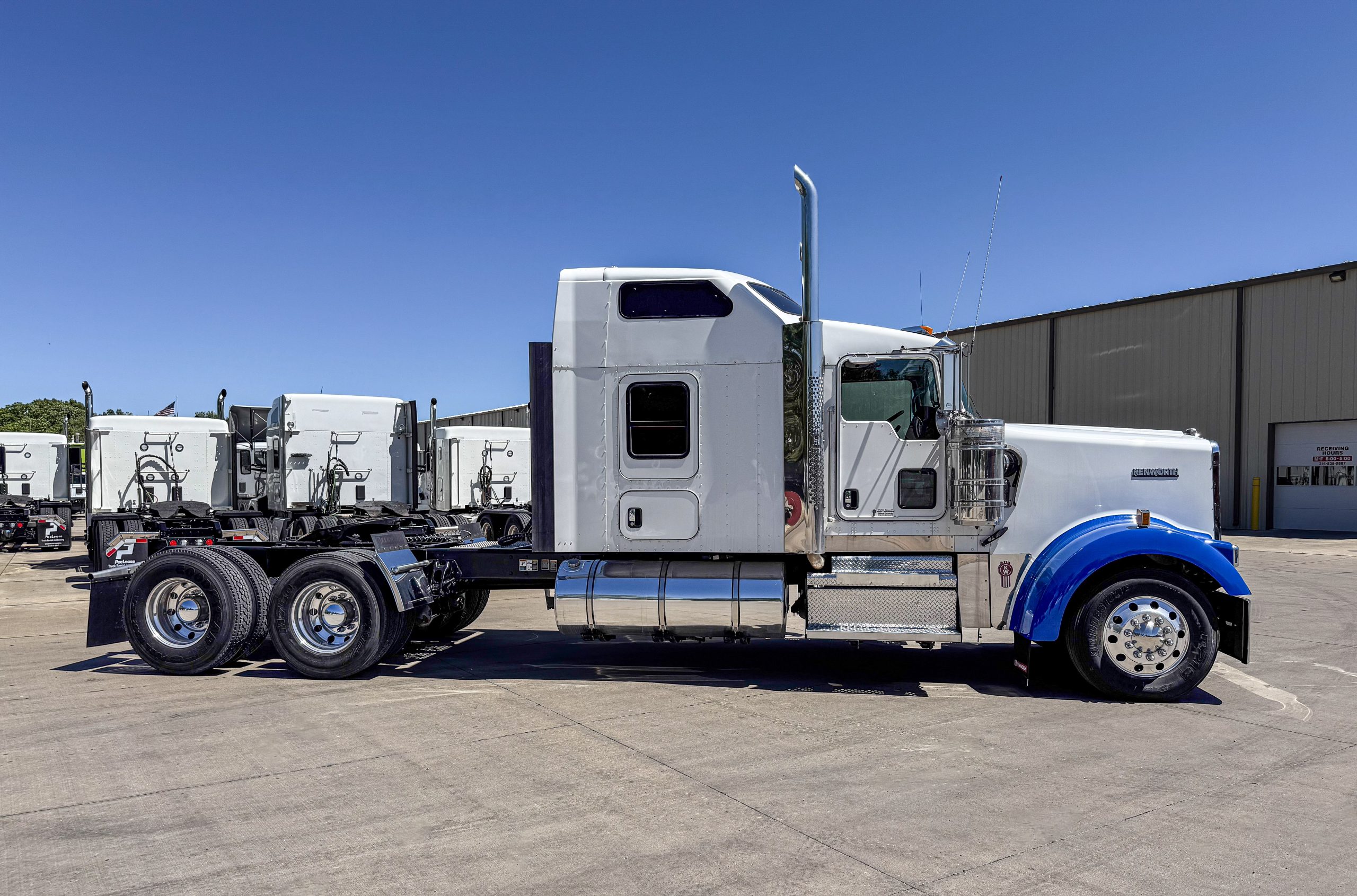 2022 Kenworth W900L 72 2022 Kenworth W900L 72