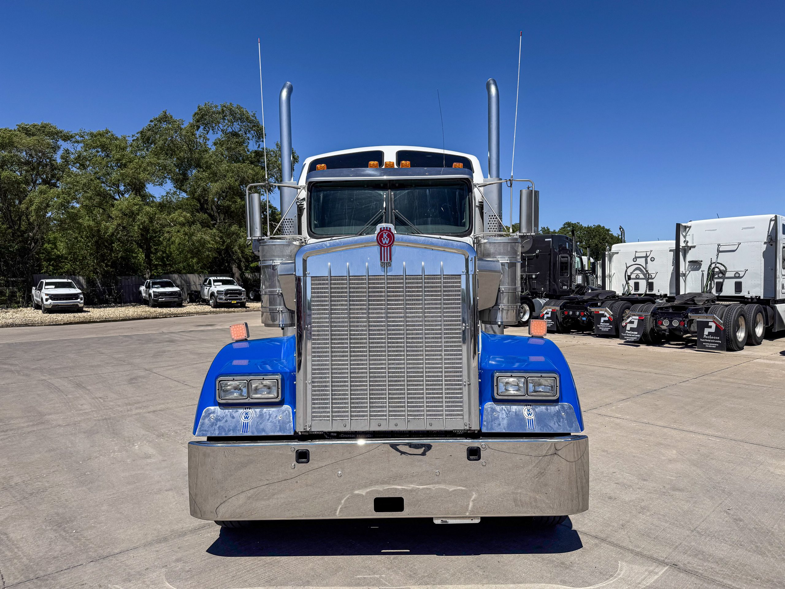 2022 Kenworth W900L 72 2022 Kenworth W900L 72