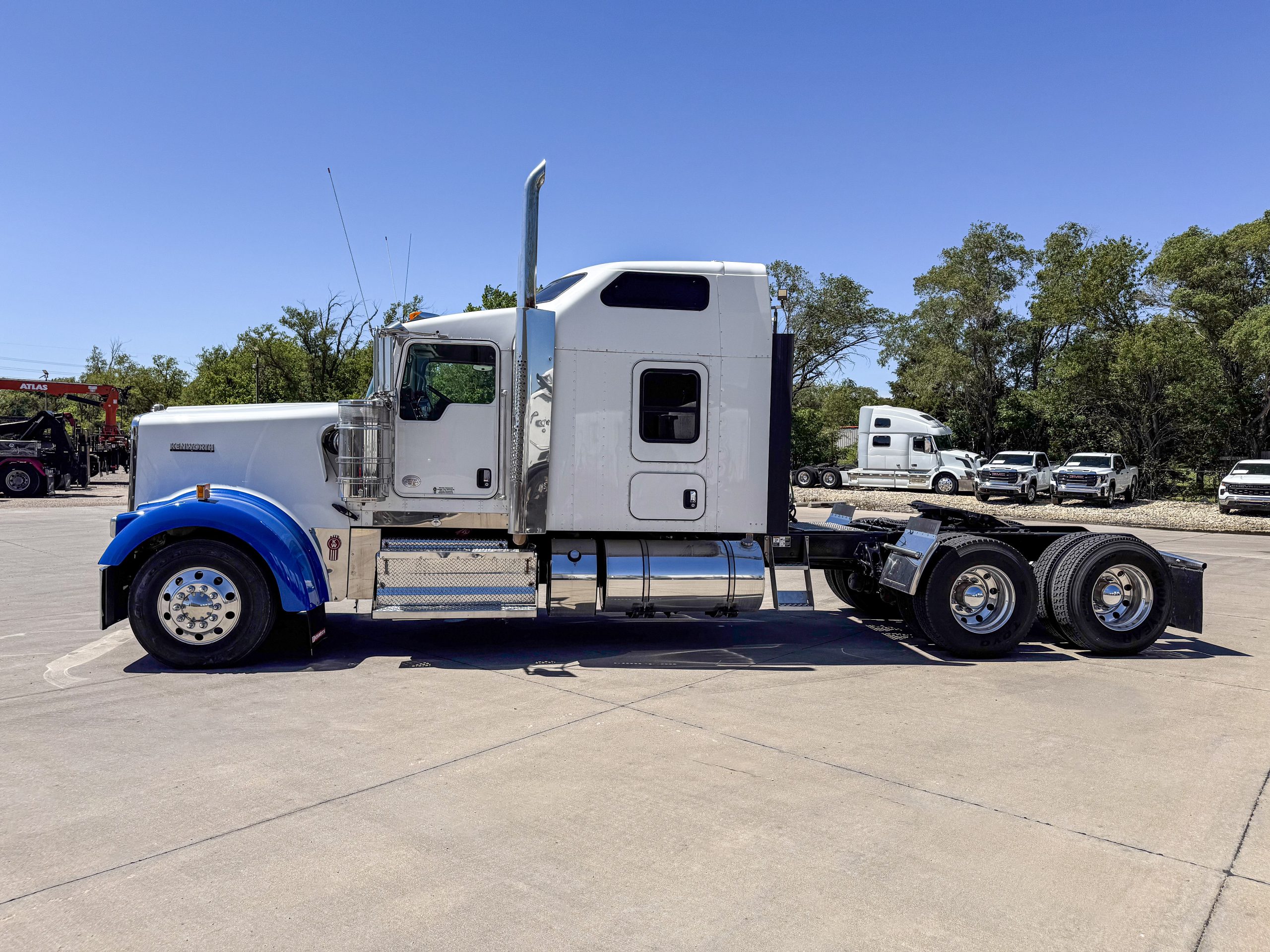 2022 Kenworth W900L 72 2022 Kenworth W900L 72