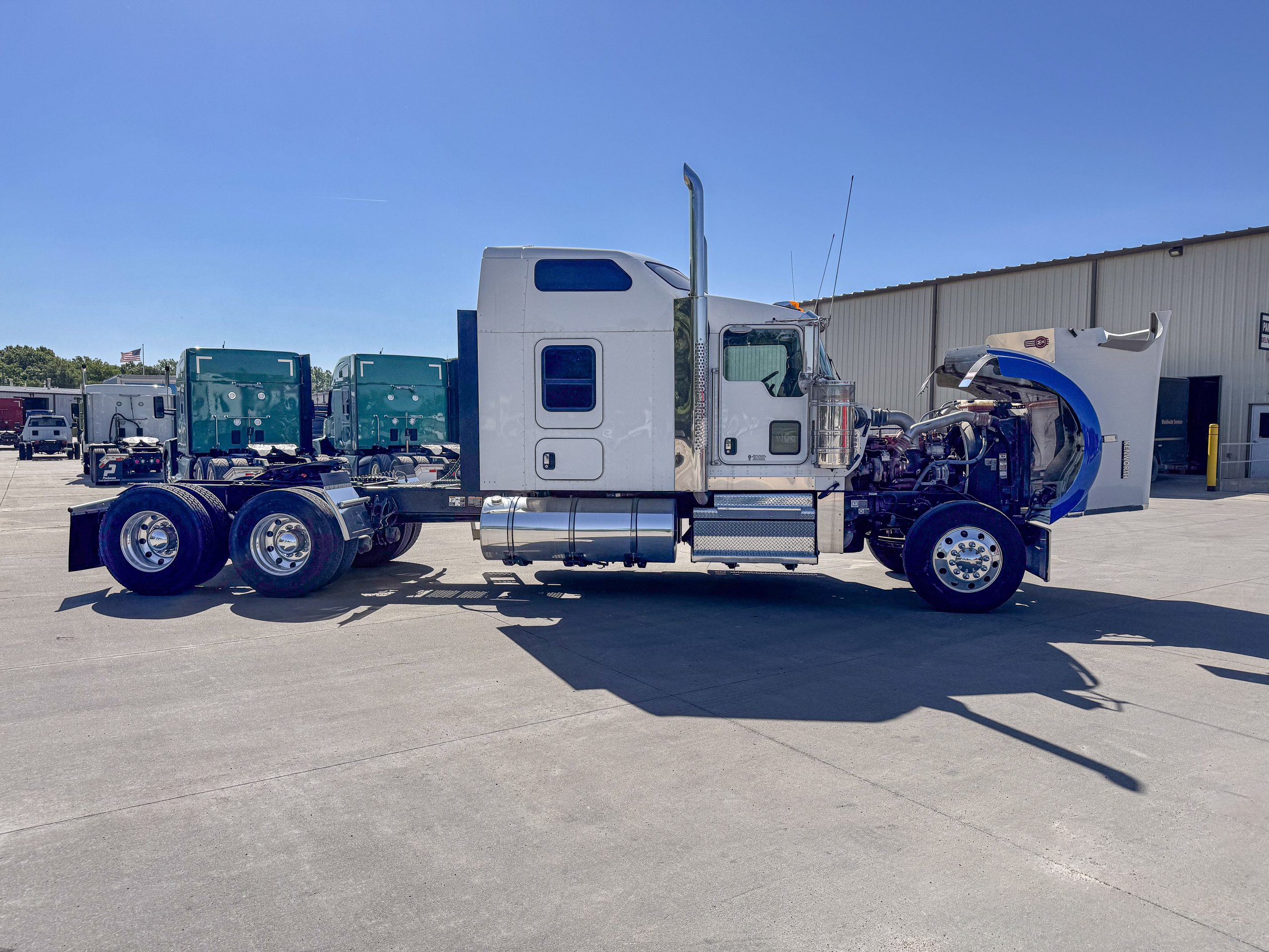 2022 Kenworth W900L 72 2022 Kenworth W900L 72