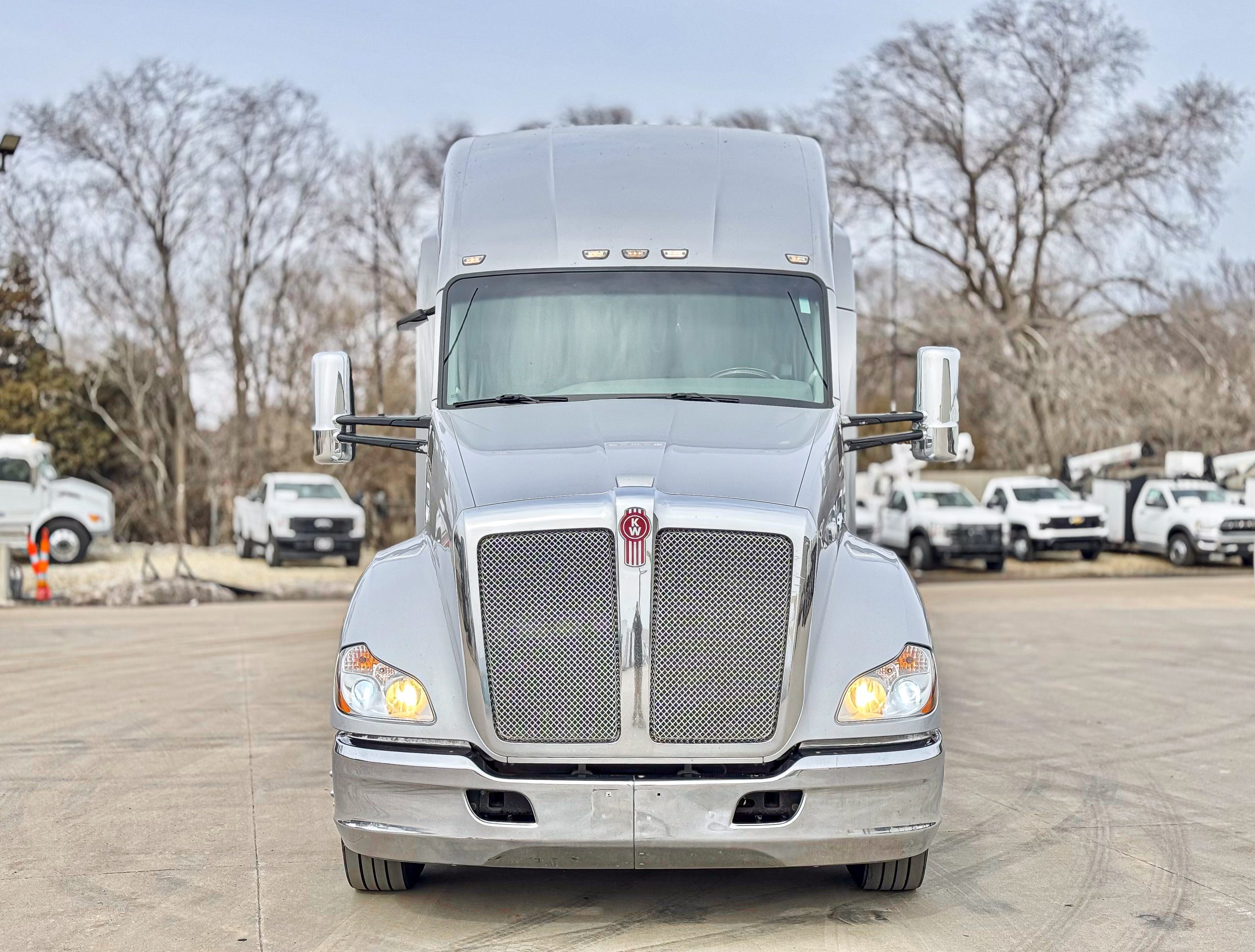 2019 Kenworth T680 - image 3 of 6