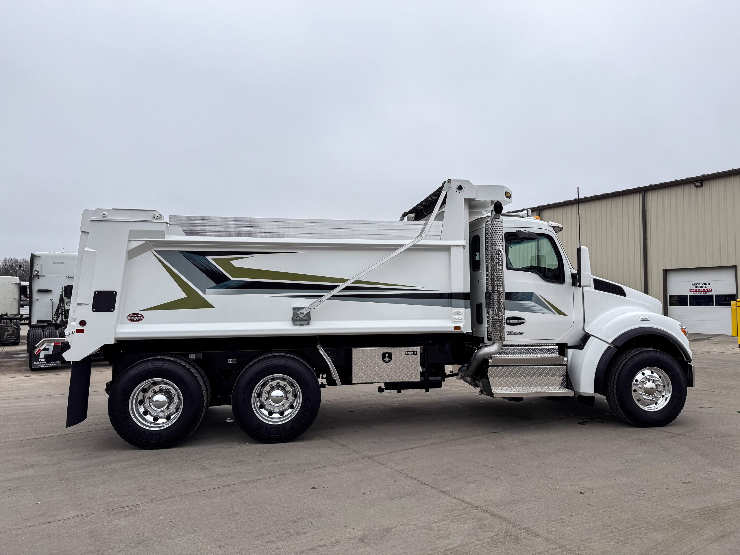 2025 Kenworth T880S Dump Truck for Sale | Wichita KS 2025 Kenworth T880S Dump Truck for Sale | Wichita KS - image 2 of 6