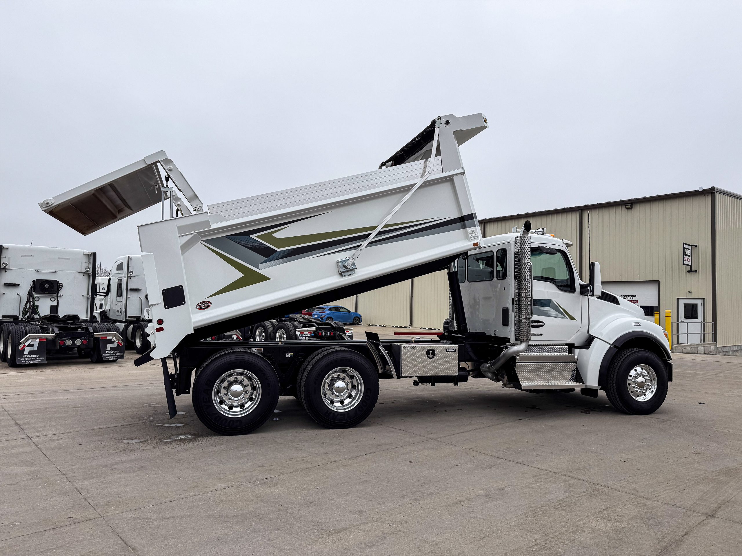 2025 Kenworth T880S Dump Truck for Sale | Wichita KS 2025 Kenworth T880S Dump Truck for Sale | Wichita KS - image 4 of 6