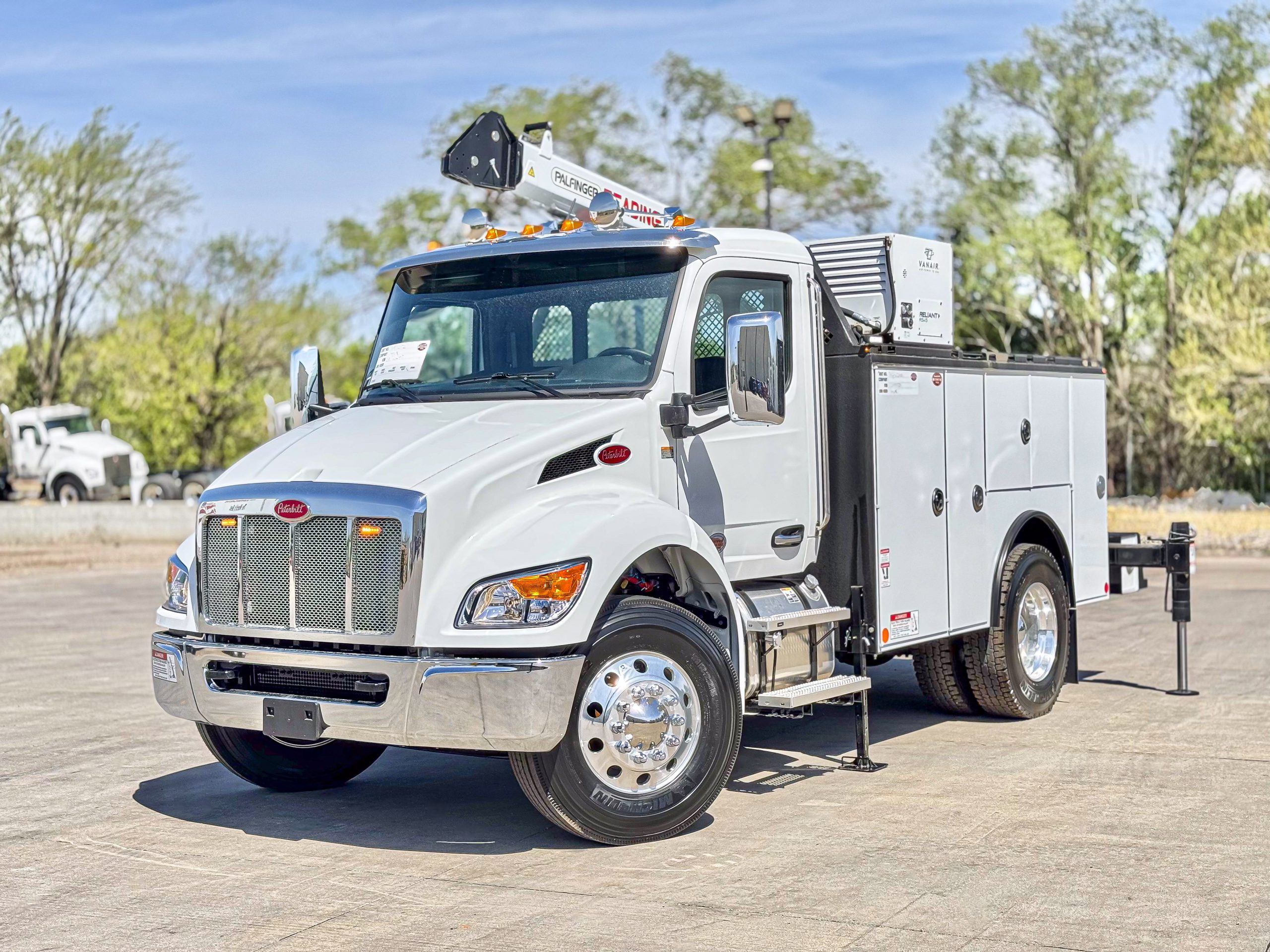 2025 Peterbilt 536 - image 2 of 6