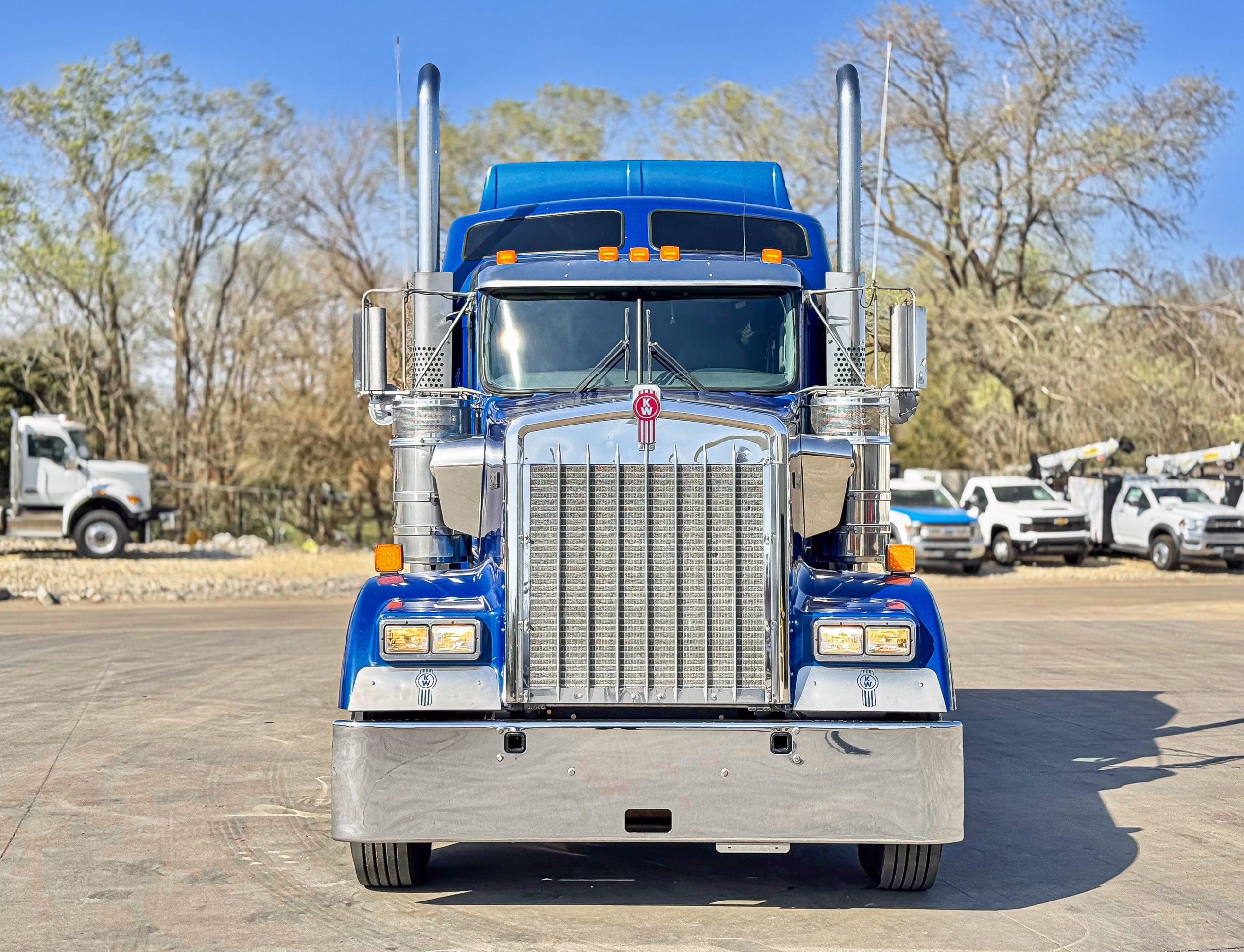 2022 Kenworth W900L - image 2 of 6