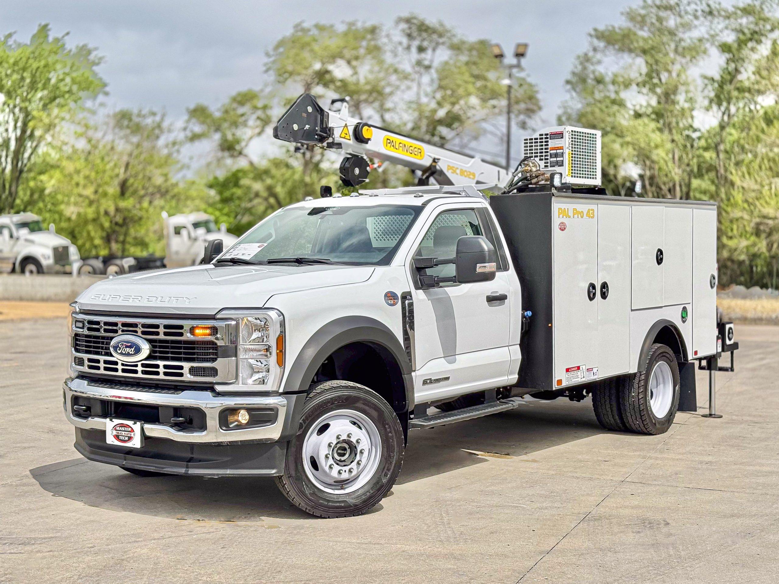 2024 Ford F600 XL - image 2 of 6