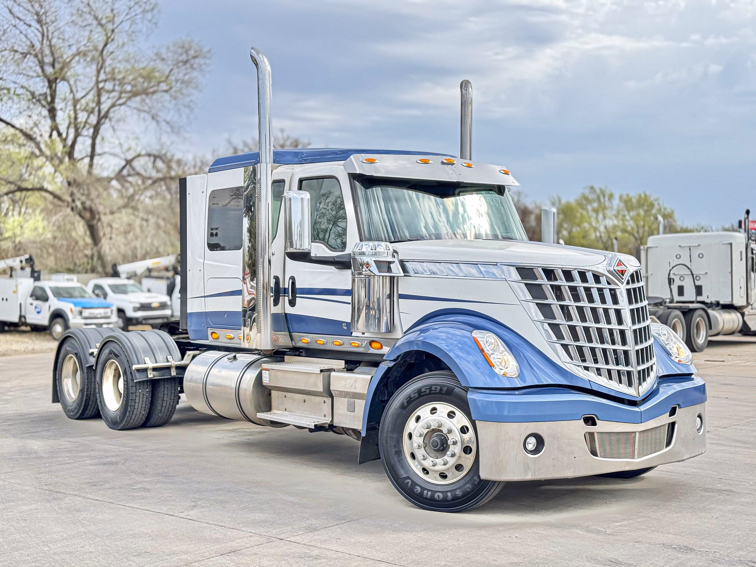 2024 International LoneStar - image 3 of 6