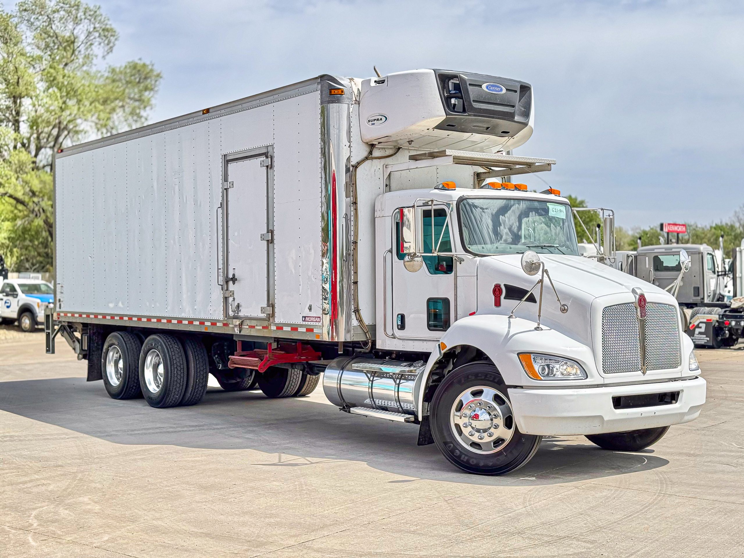 2020 Kenworth T370 - image 3 of 6