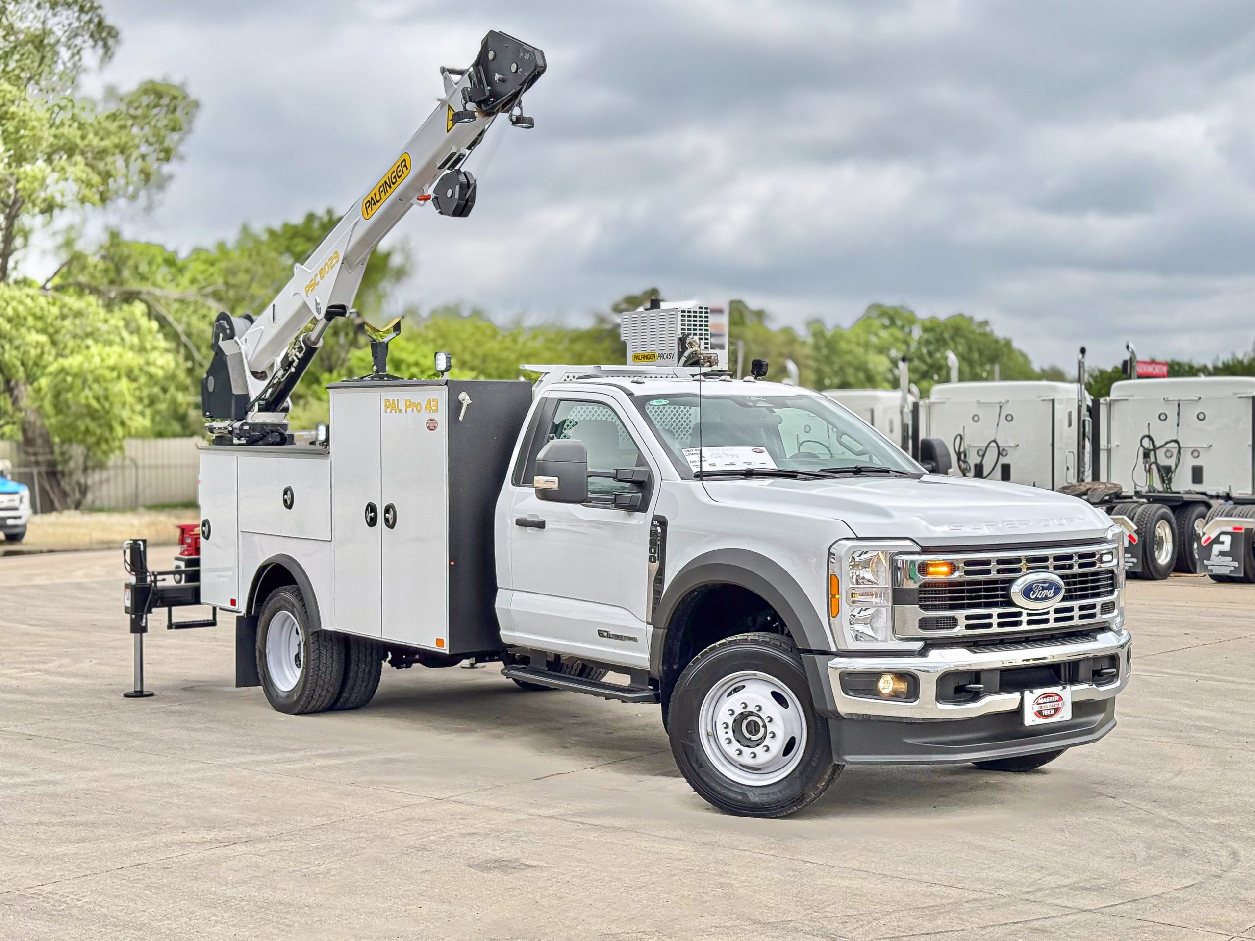 2024 Ford F600 XL - image 4 of 6