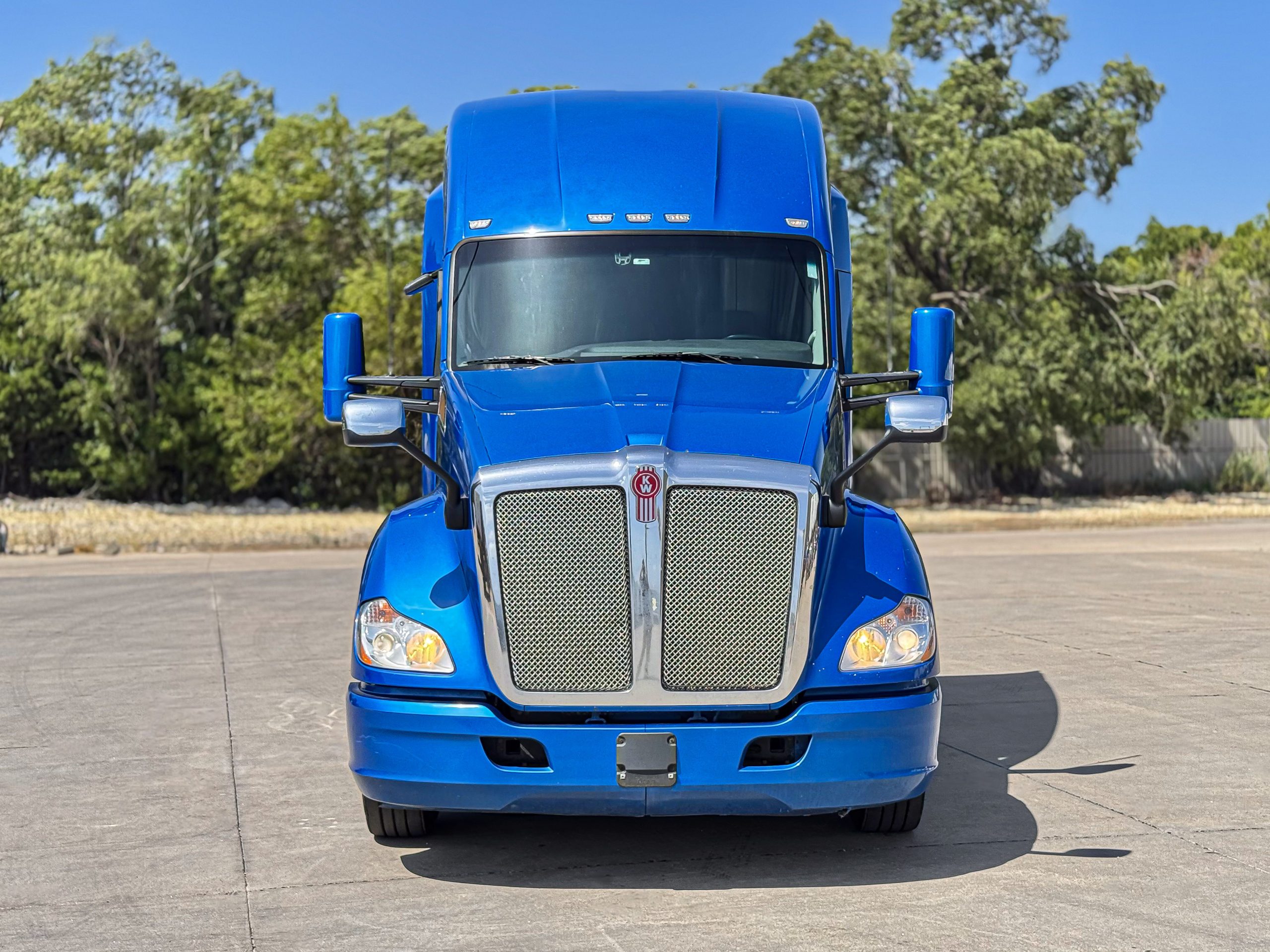 2020 Kenworth T680 - image 2 of 6