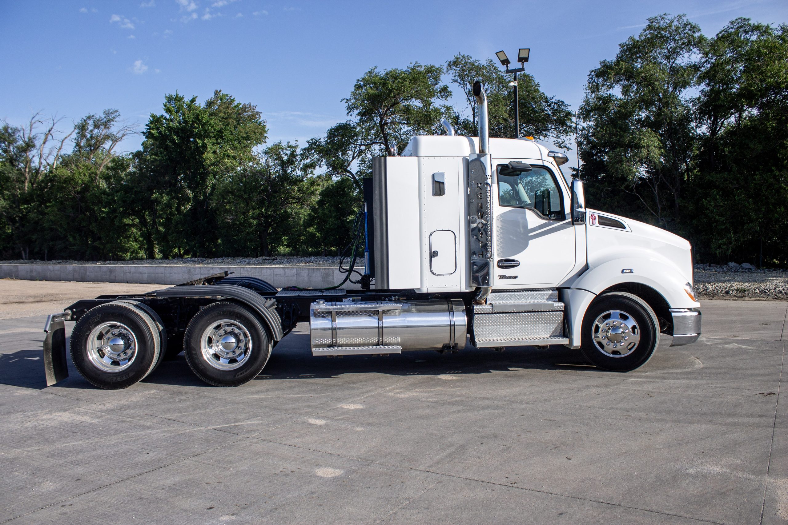 2022 Kenworth T680 - image 4 of 6