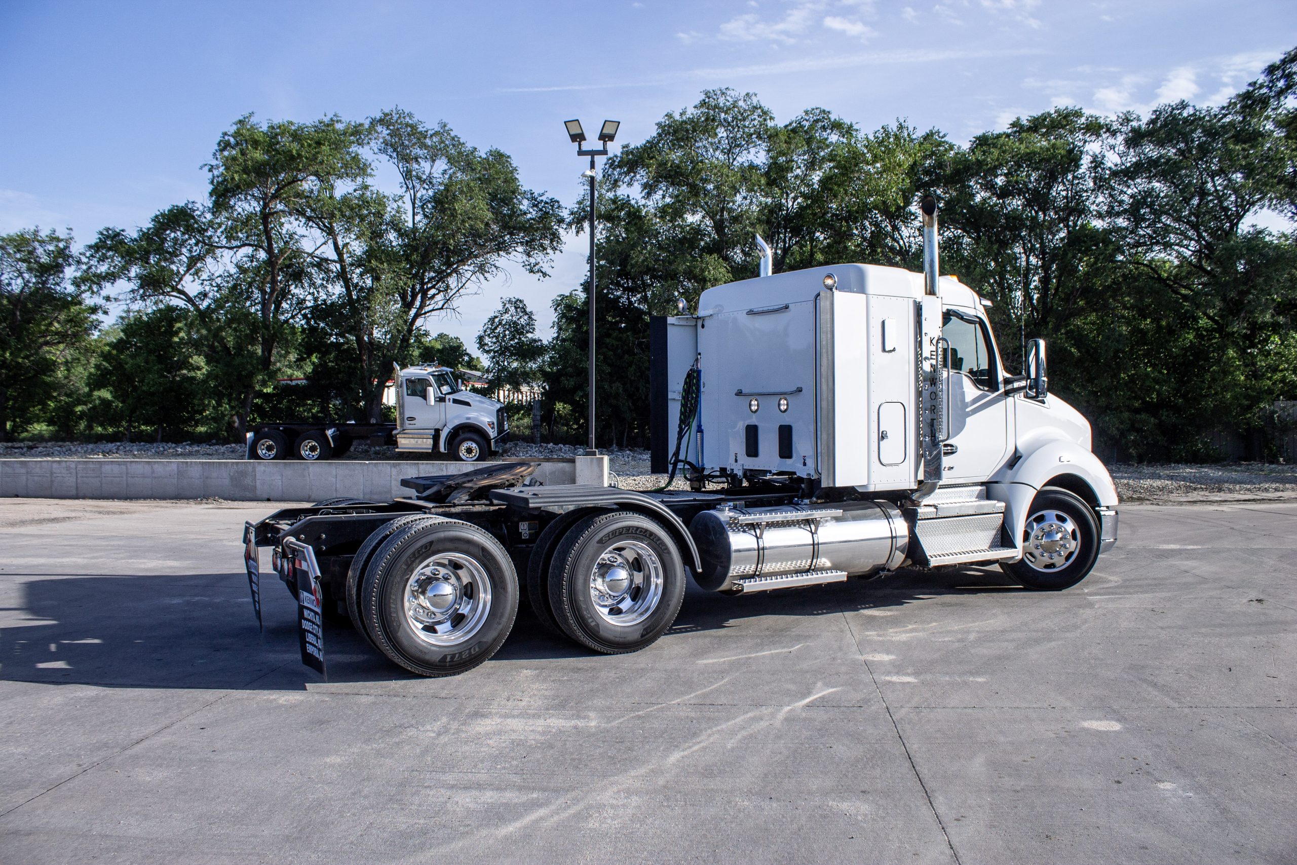 2022 Kenworth T680 - image 2 of 6