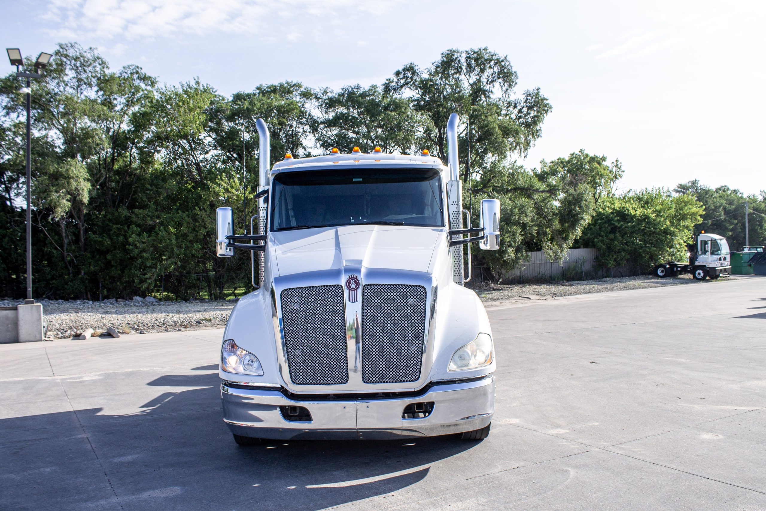 2022 Kenworth T680 - image 1 of 6
