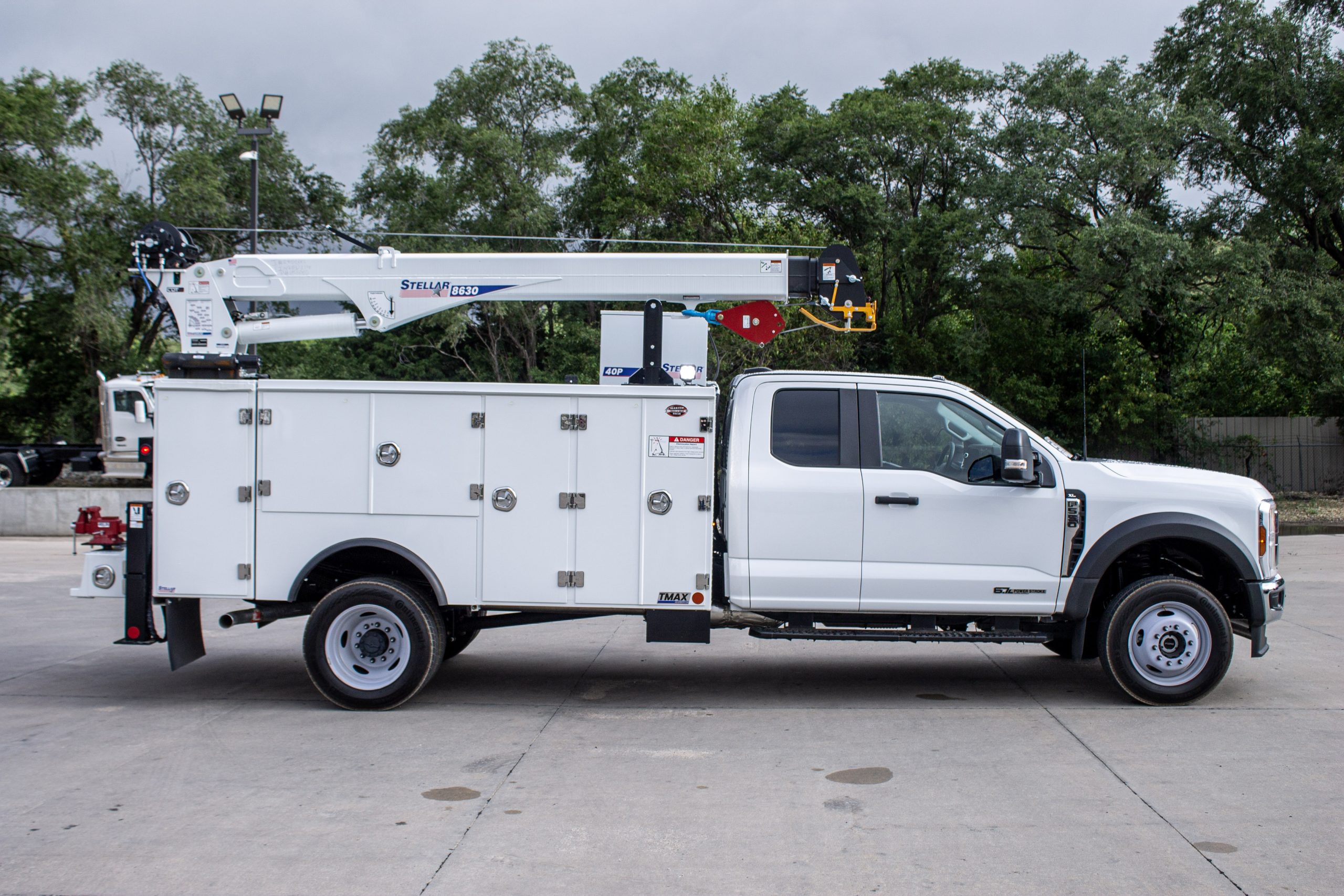 2025 Ford F-550 XL (SuperCab) - image 4 of 6