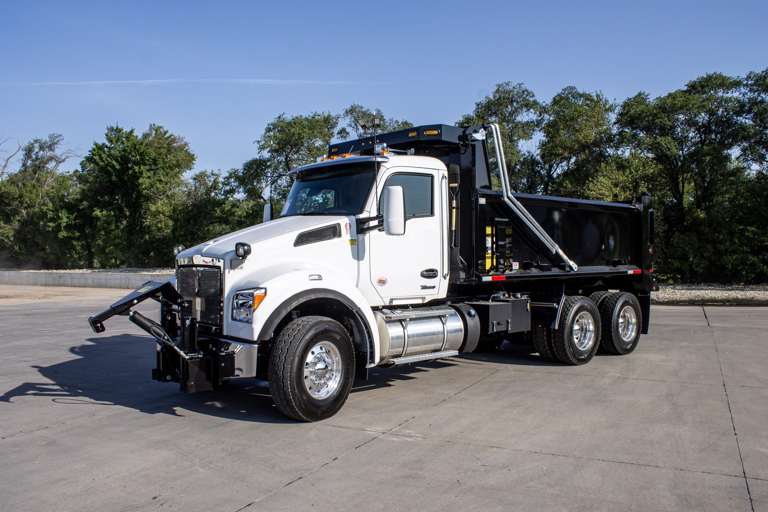 2025 Kenworth T880S - image 1 of 6