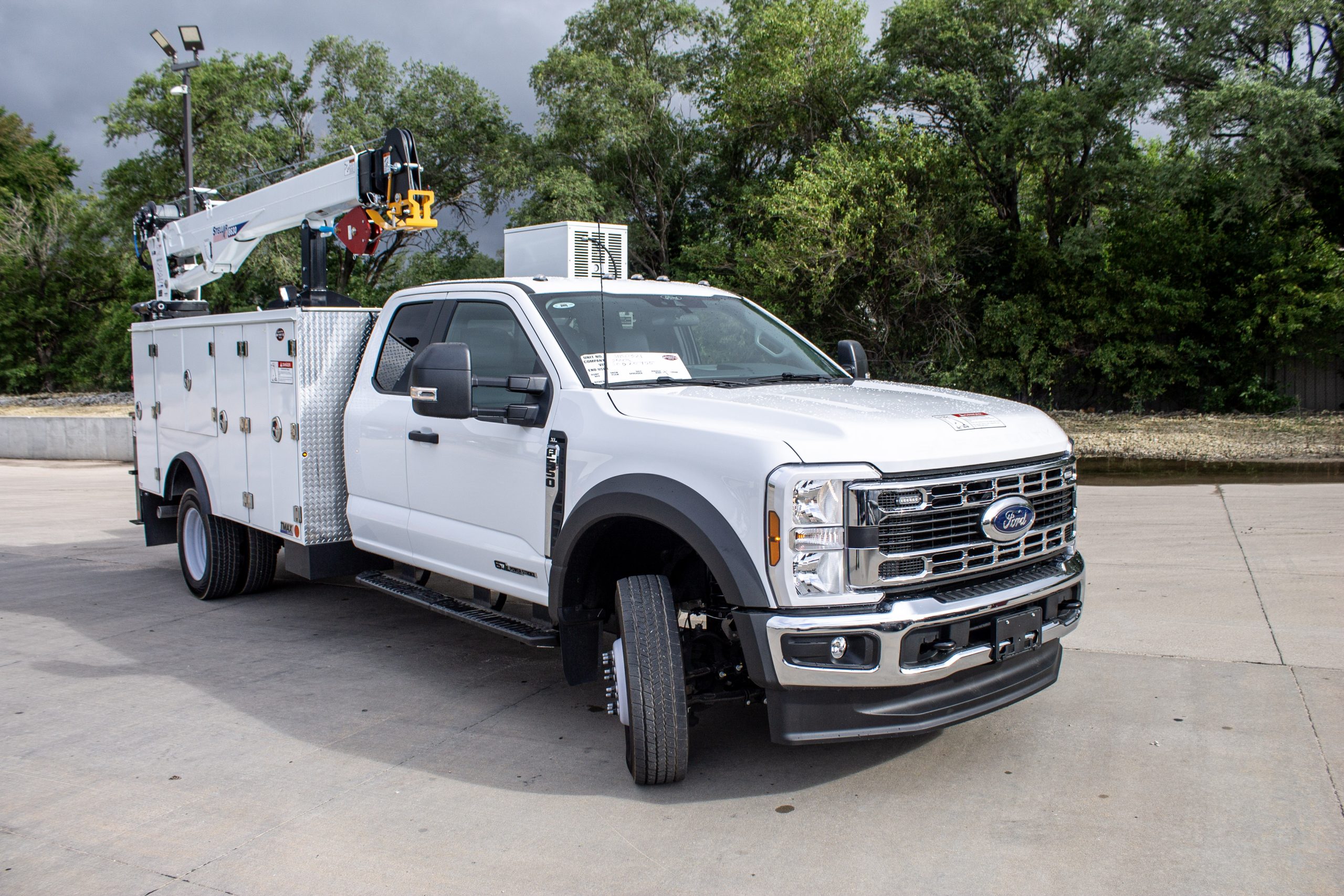 2025 Ford F-550 XL (SuperCab) - image 3 of 6
