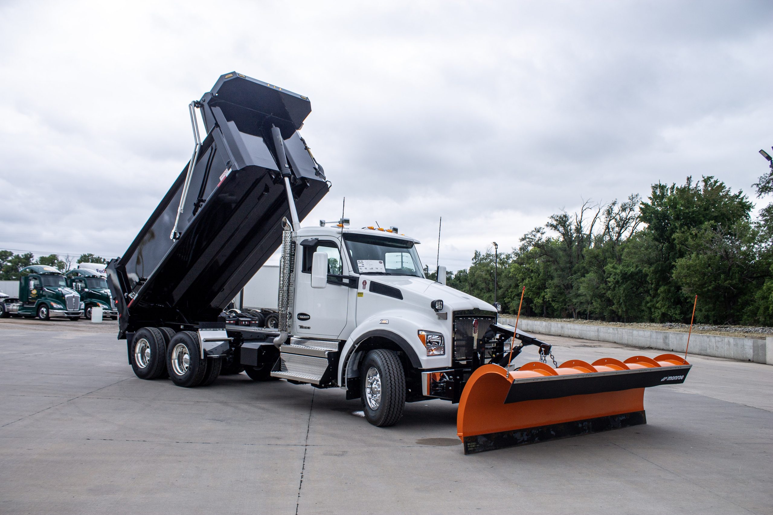 2025 Kenworth T880S - image 3 of 6