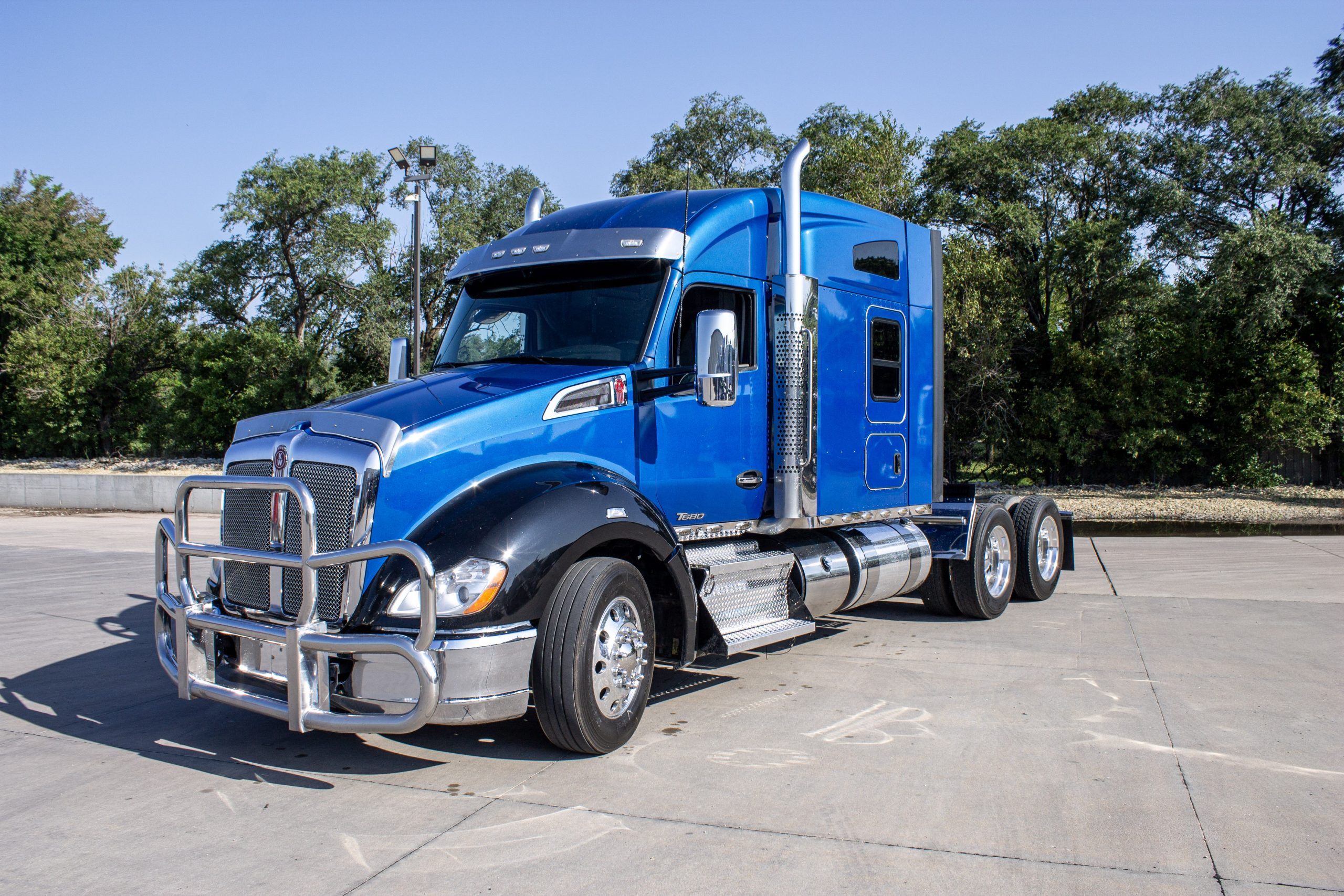 2021 Kenworth T680 - image 1 of 6