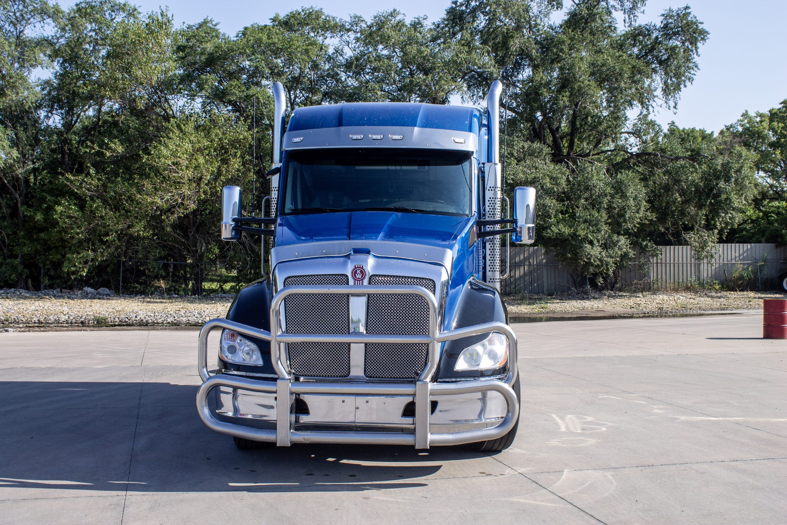2021 Kenworth T680 - image 2 of 6