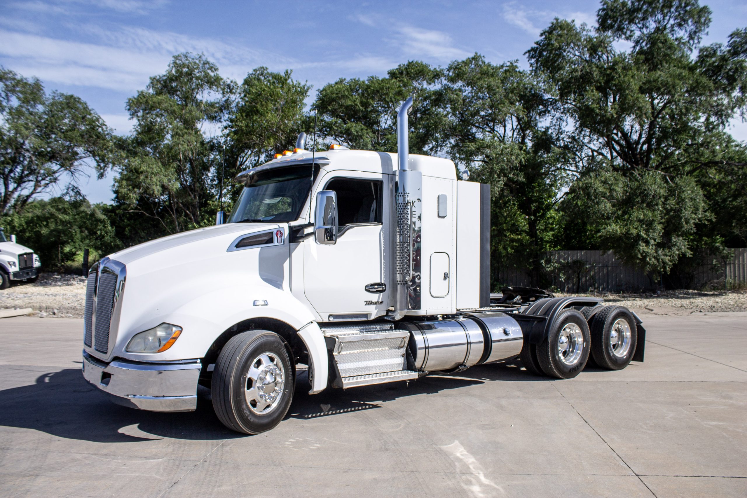 2022 Kenworth T680 - image 5 of 6