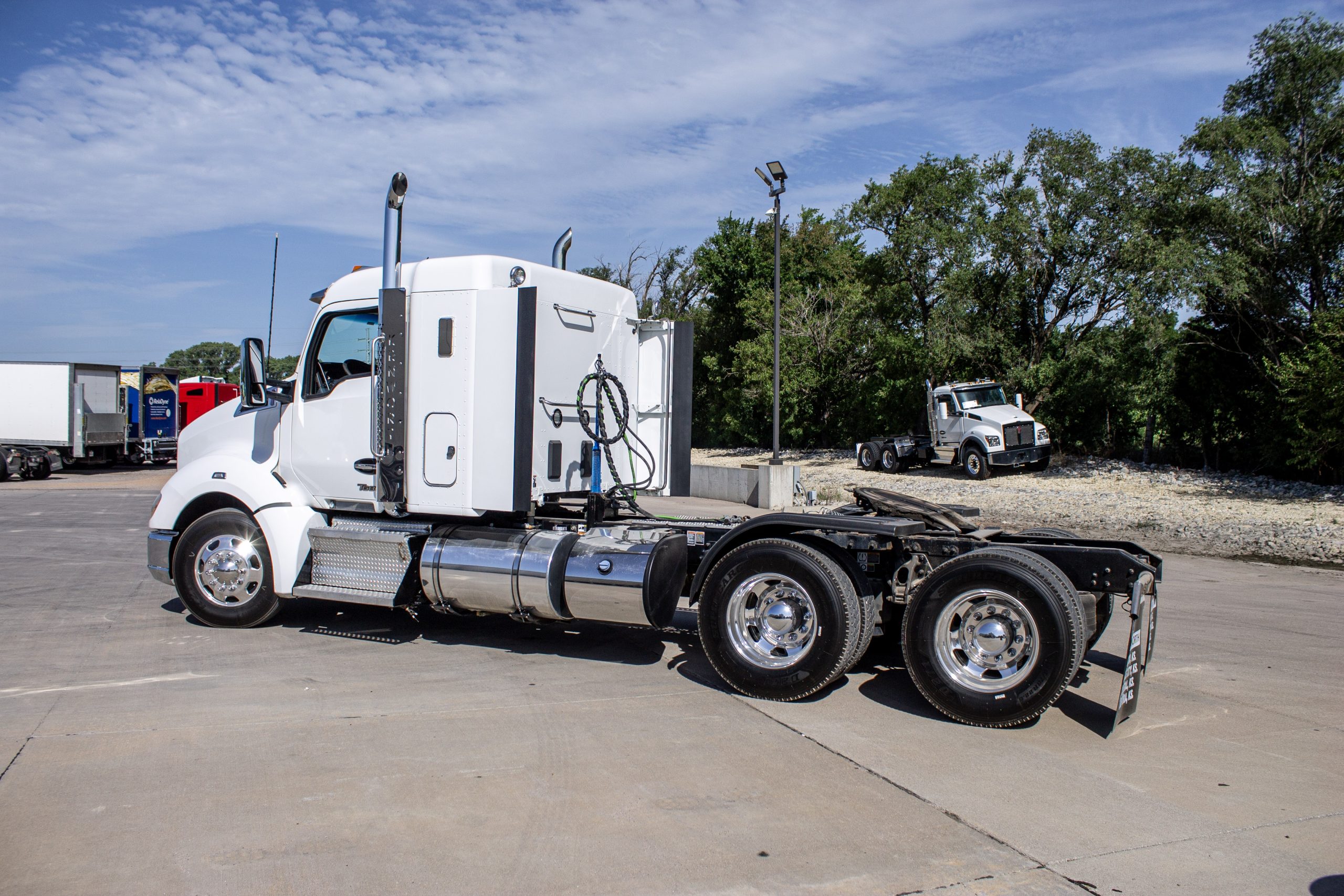 2022 Kenworth T680 - image 3 of 6