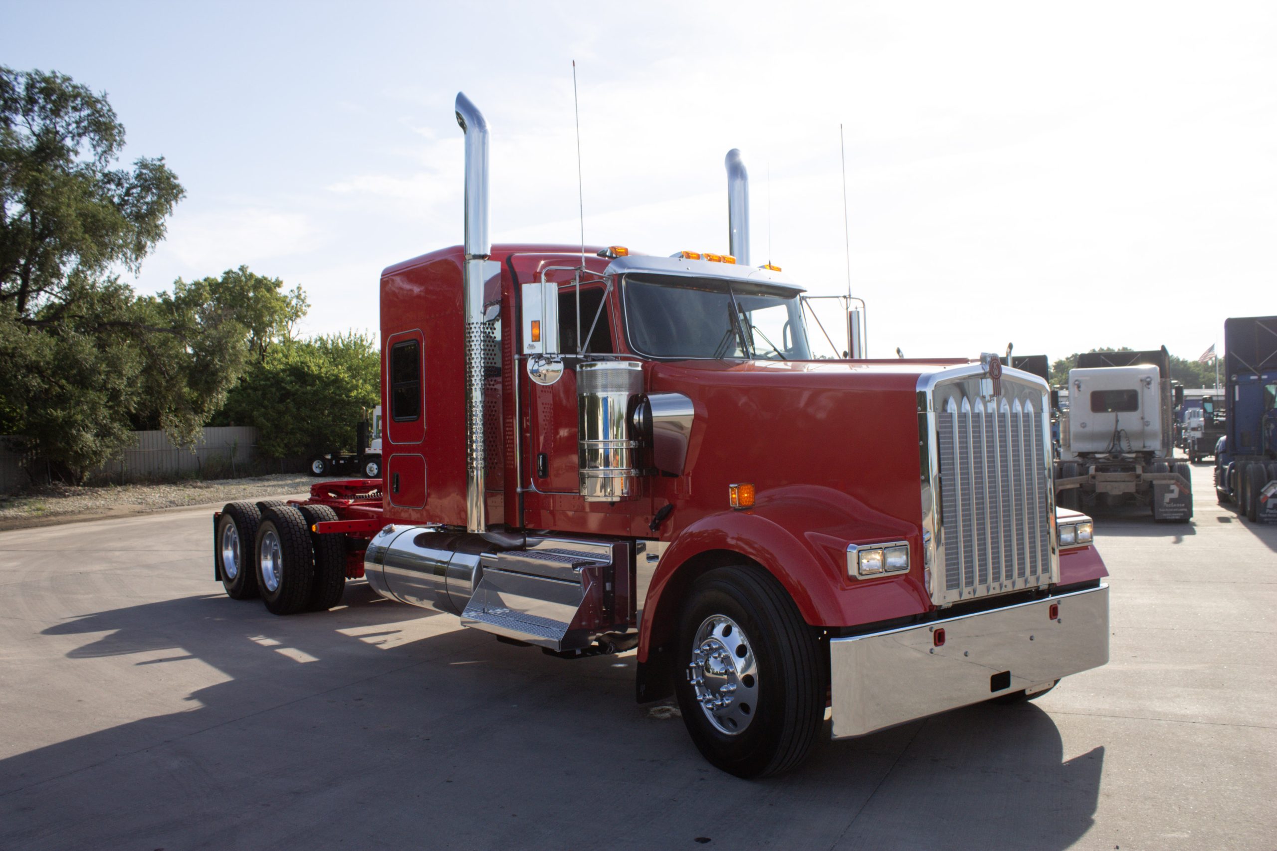 2026 Kenworth W900L - image 3 of 6