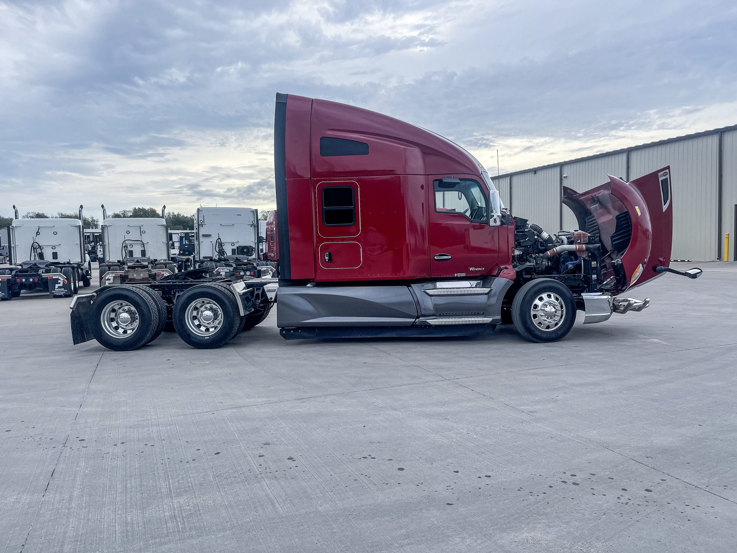2020 Kenworth T680 - image 4 of 6