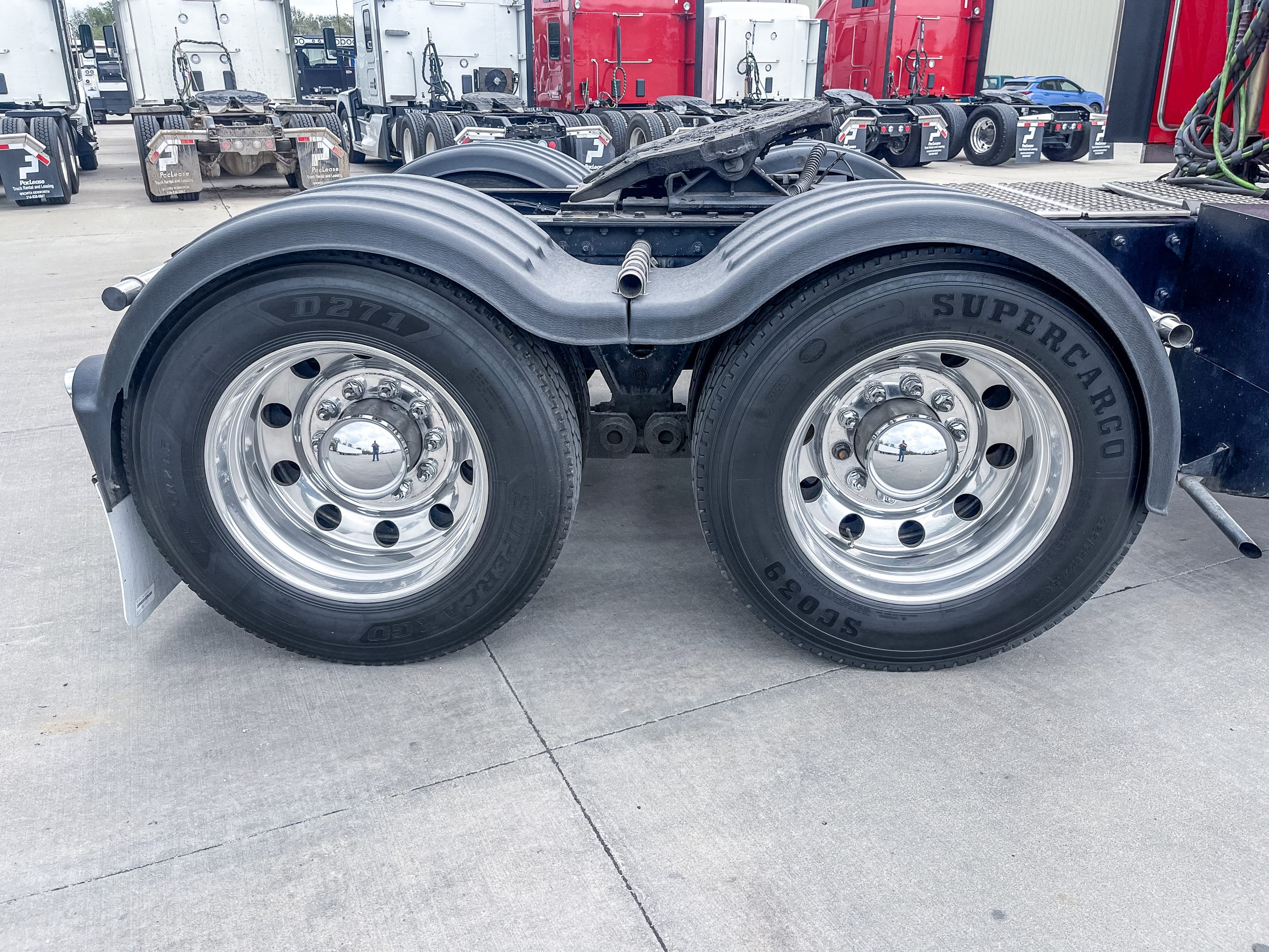 2022 Kenworth T680 - image 5 of 6