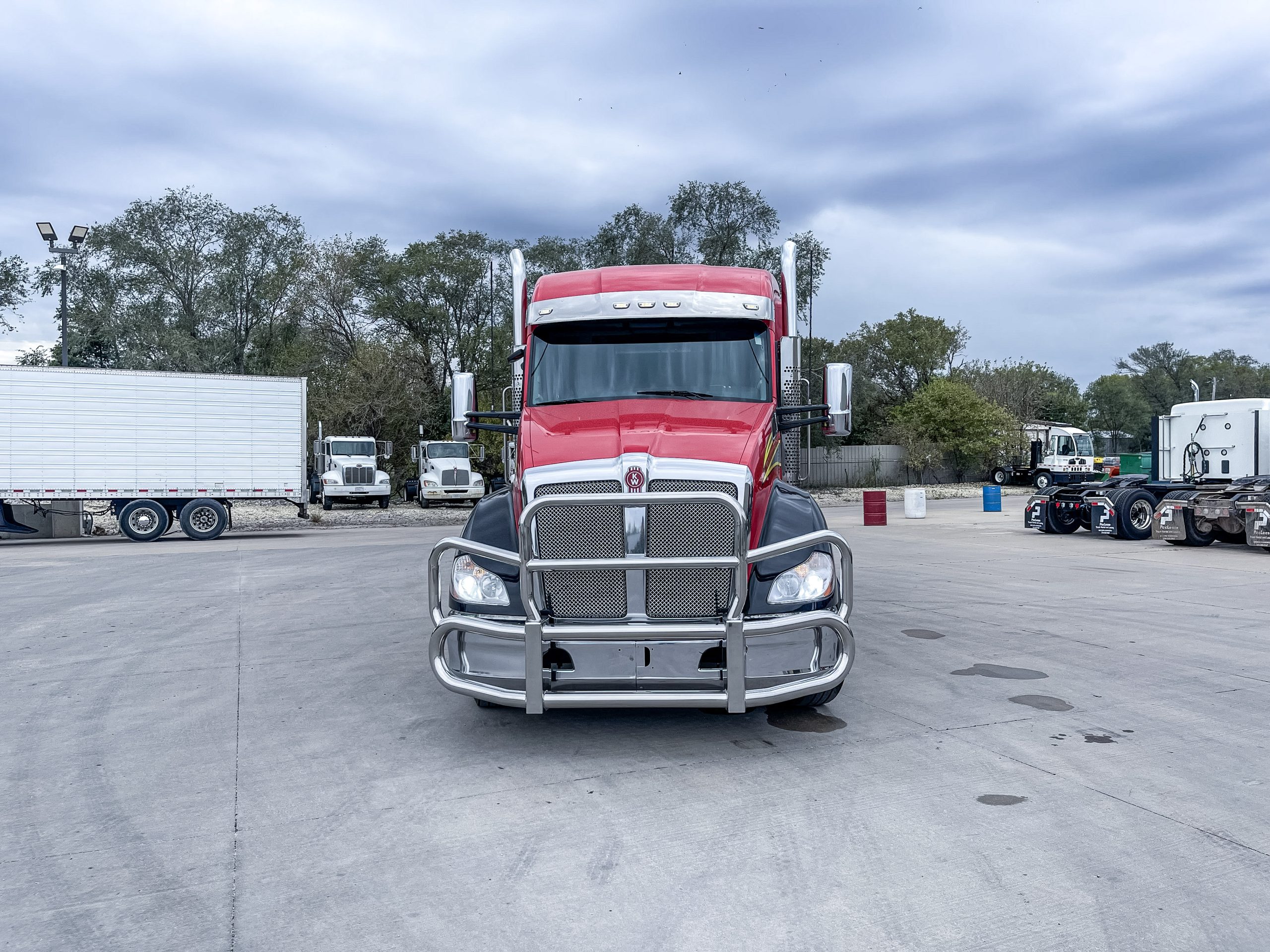 2022 Kenworth T680 - image 2 of 6