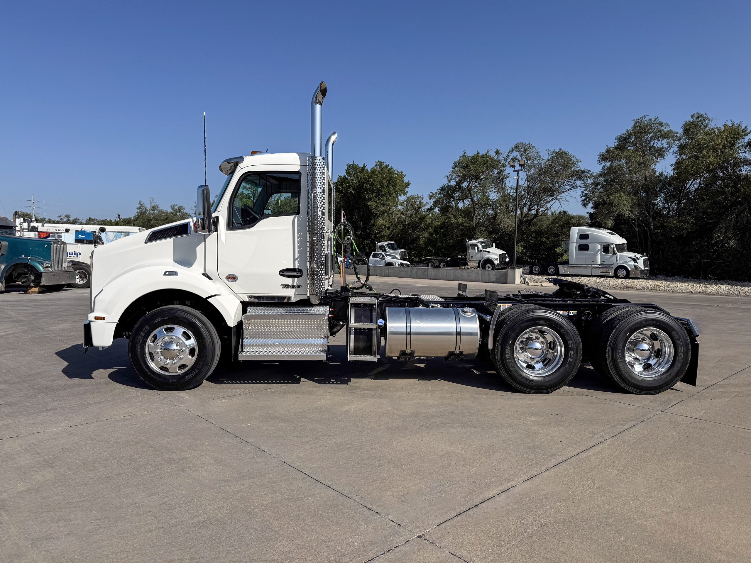2026 Kenworth T880 Day Cab for Sale | Wichita, KS | WKI Kenworth 2026 Kenworth T880 Day Cab for Sale | Wichita, KS | WKI Kenworth - image 2 of 6