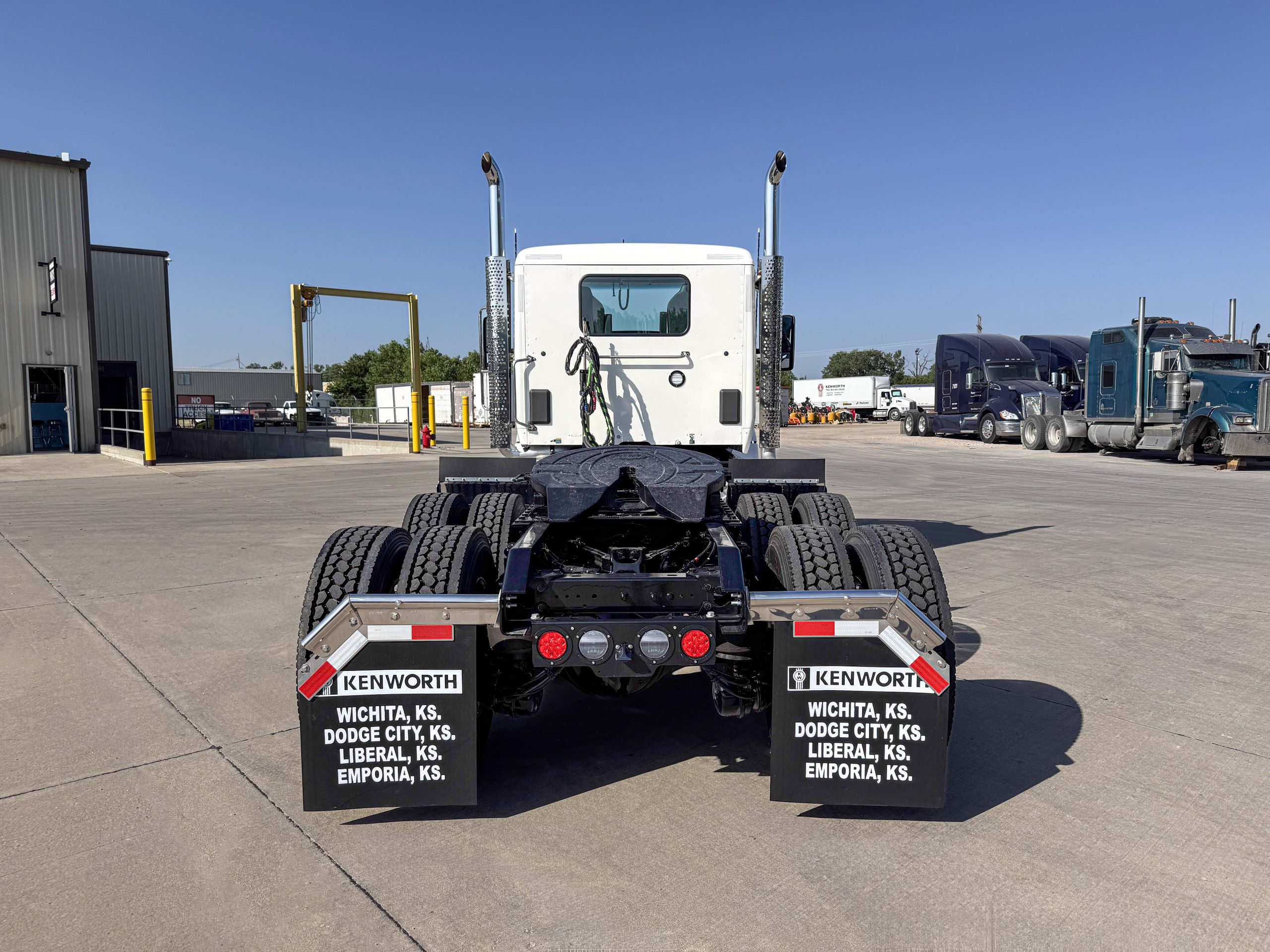 2026 Kenworth T880 Day Cab for Sale | Wichita, KS | WKI Kenworth 2026 Kenworth T880 Day Cab for Sale | Wichita, KS | WKI Kenworth - image 5 of 6