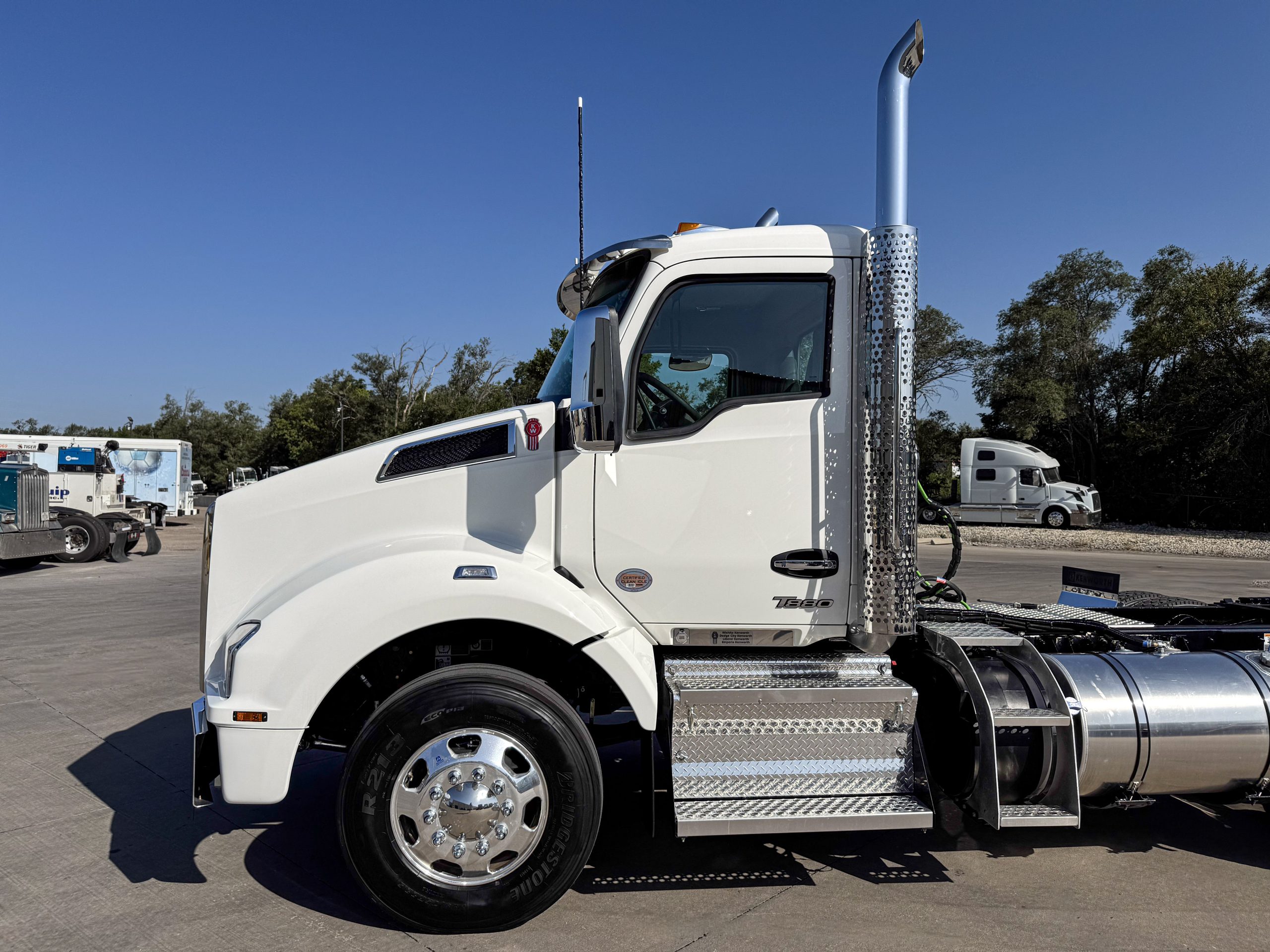 2026 Kenworth T880 Day Cab for Sale | Wichita, KS | WKI Kenworth 2026 Kenworth T880 Day Cab for Sale | Wichita, KS | WKI Kenworth - image 4 of 6