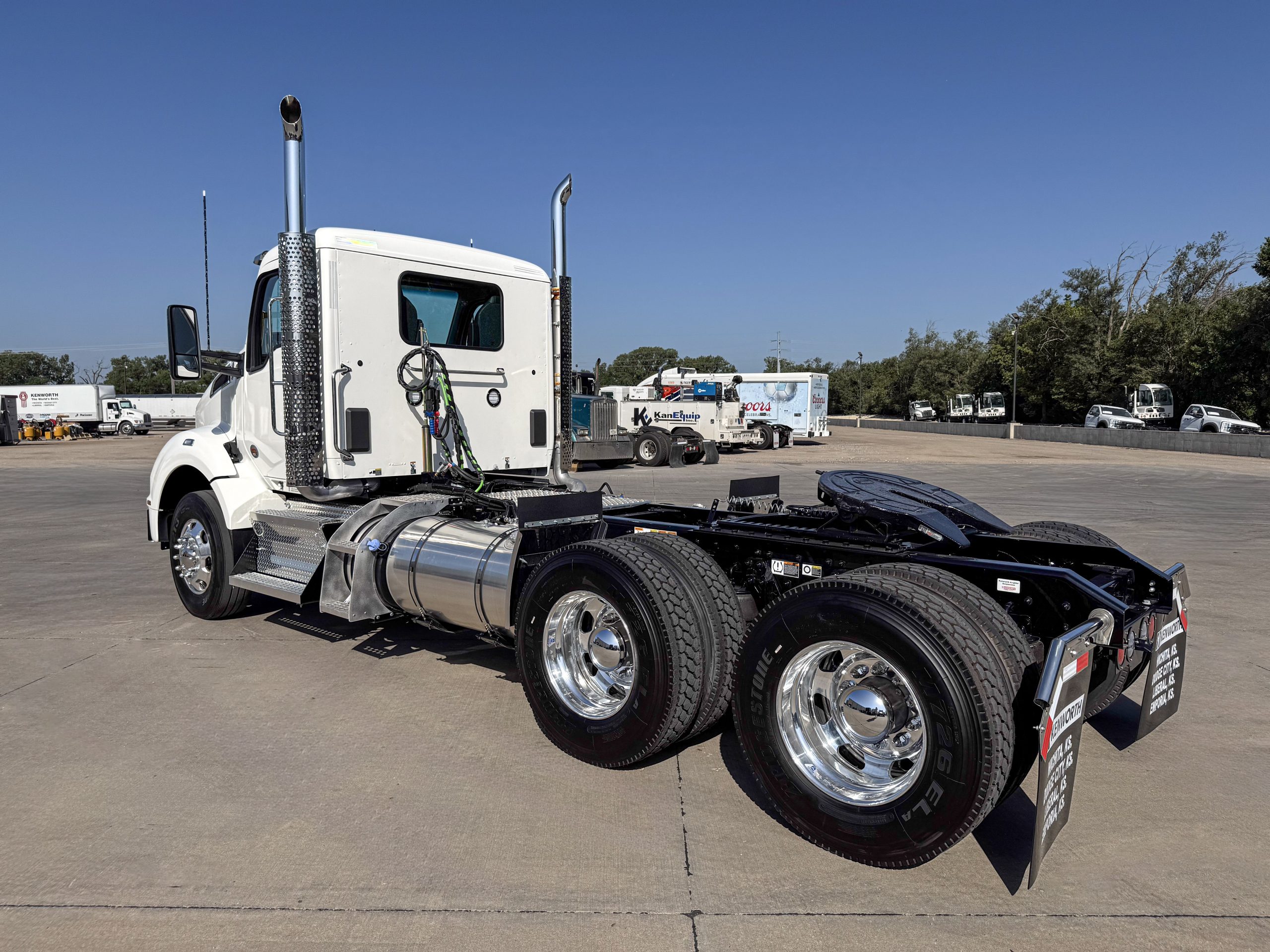 2026 Kenworth T880 Day Cab for Sale | Wichita, KS | WKI Kenworth 2026 Kenworth T880 Day Cab for Sale | Wichita, KS | WKI Kenworth - image 3 of 6