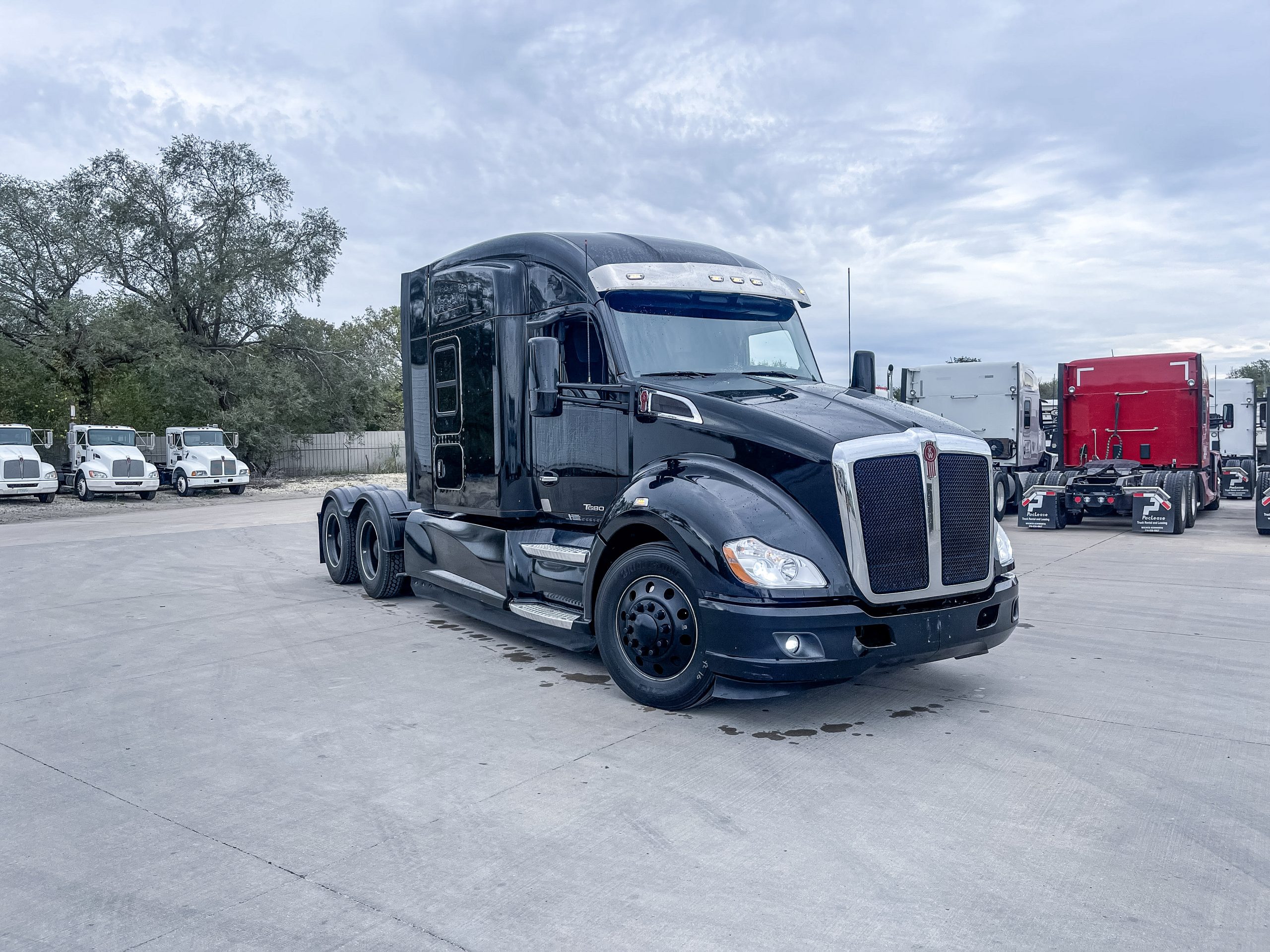 2021 Kenworth T680 - image 3 of 6