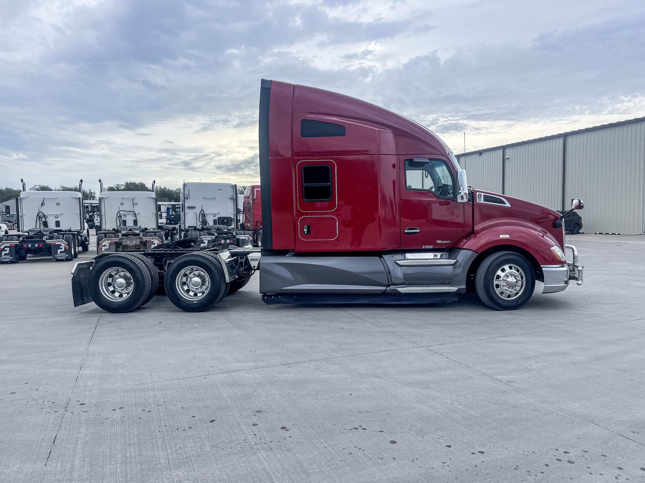 2020 Kenworth T680 - image 3 of 6