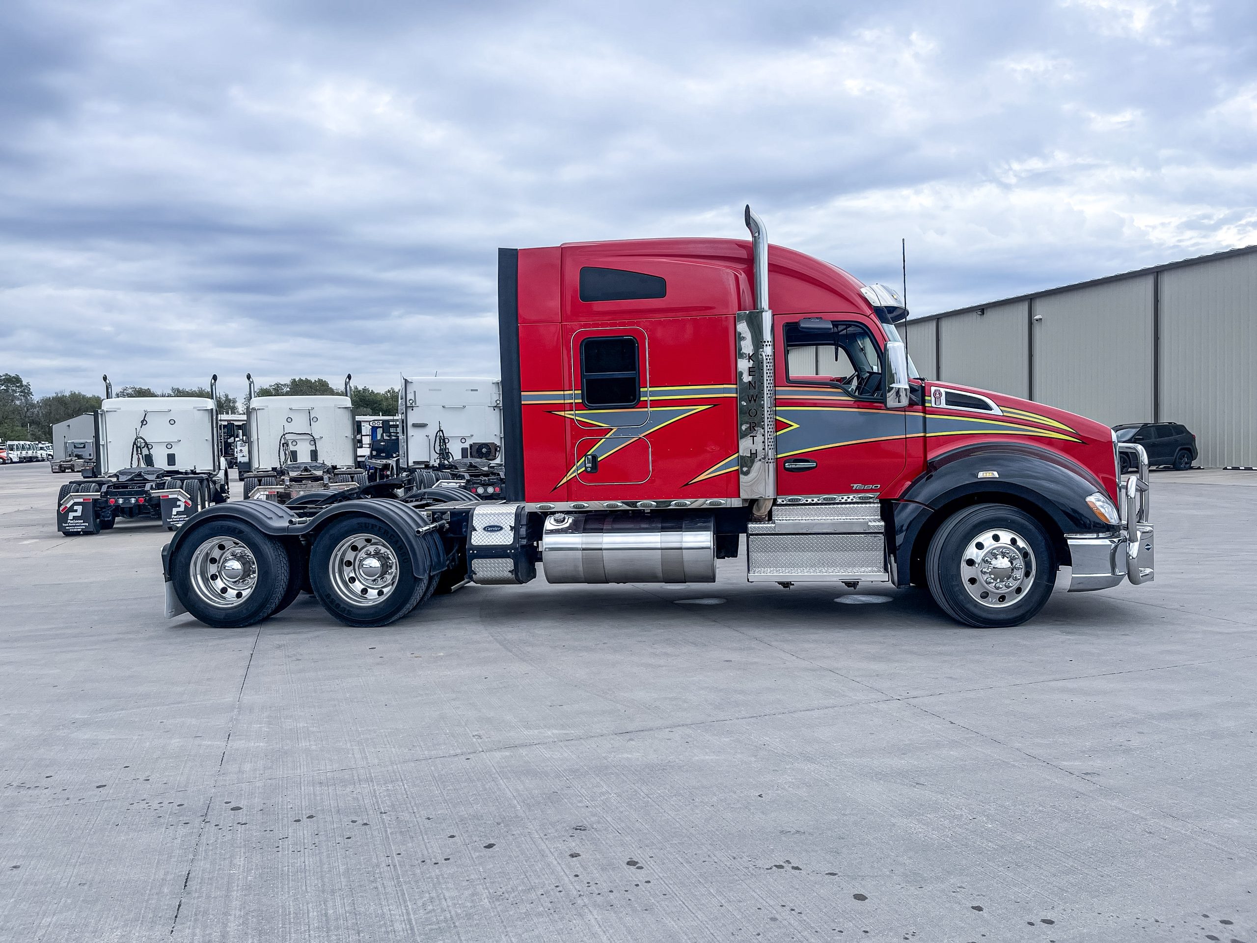 2022 Kenworth T680 - image 4 of 6