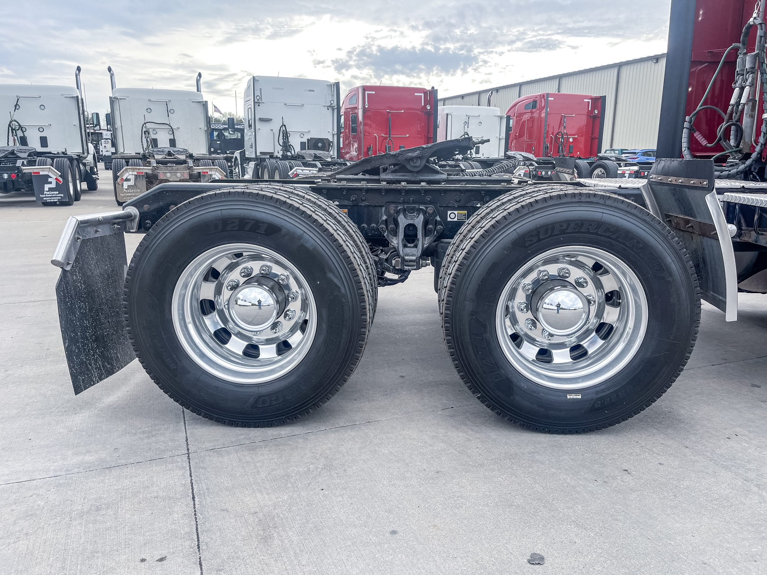 2020 Kenworth T680 - image 5 of 6