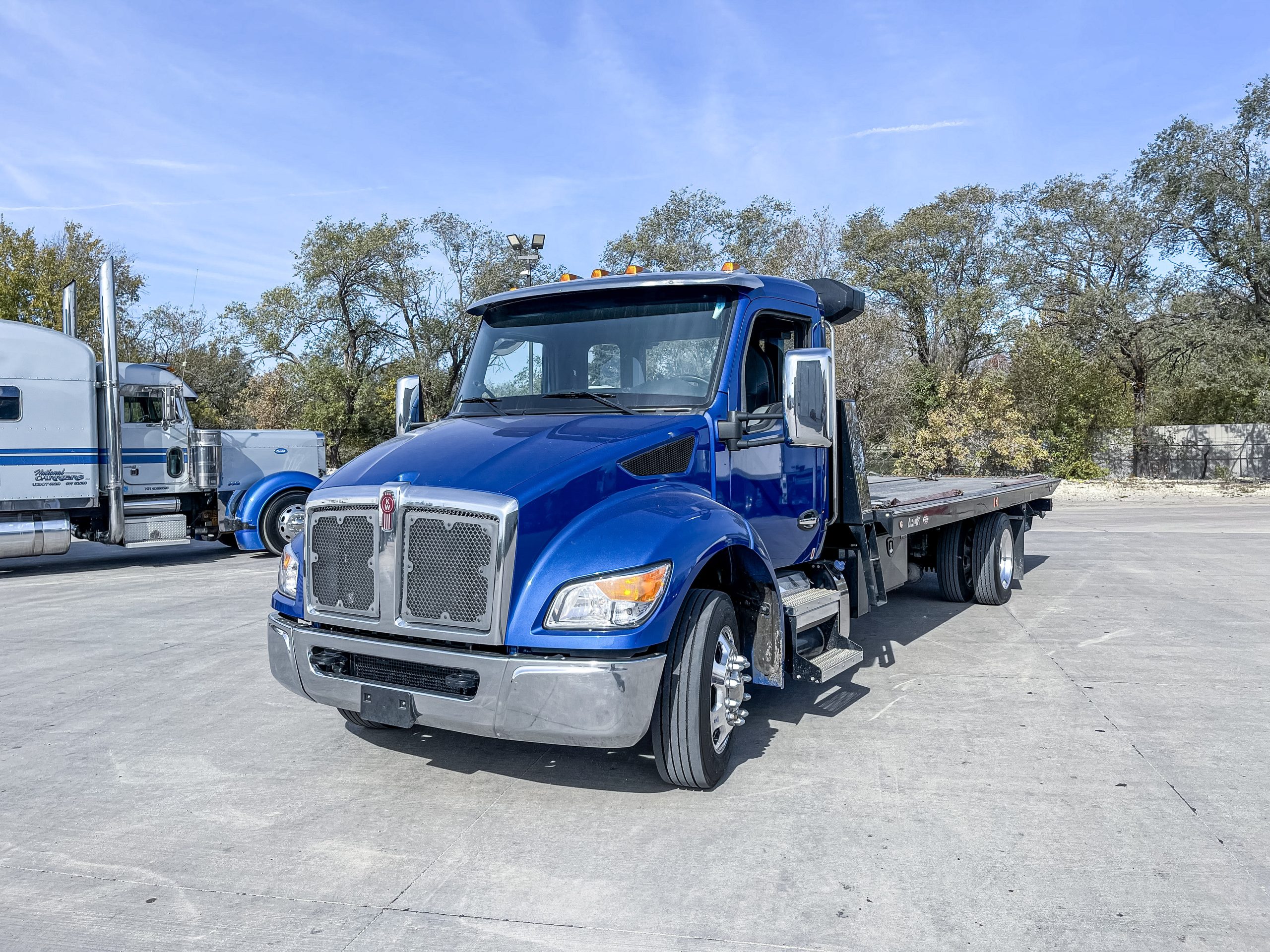 2025 Kenworth T280 - image 1 of 6