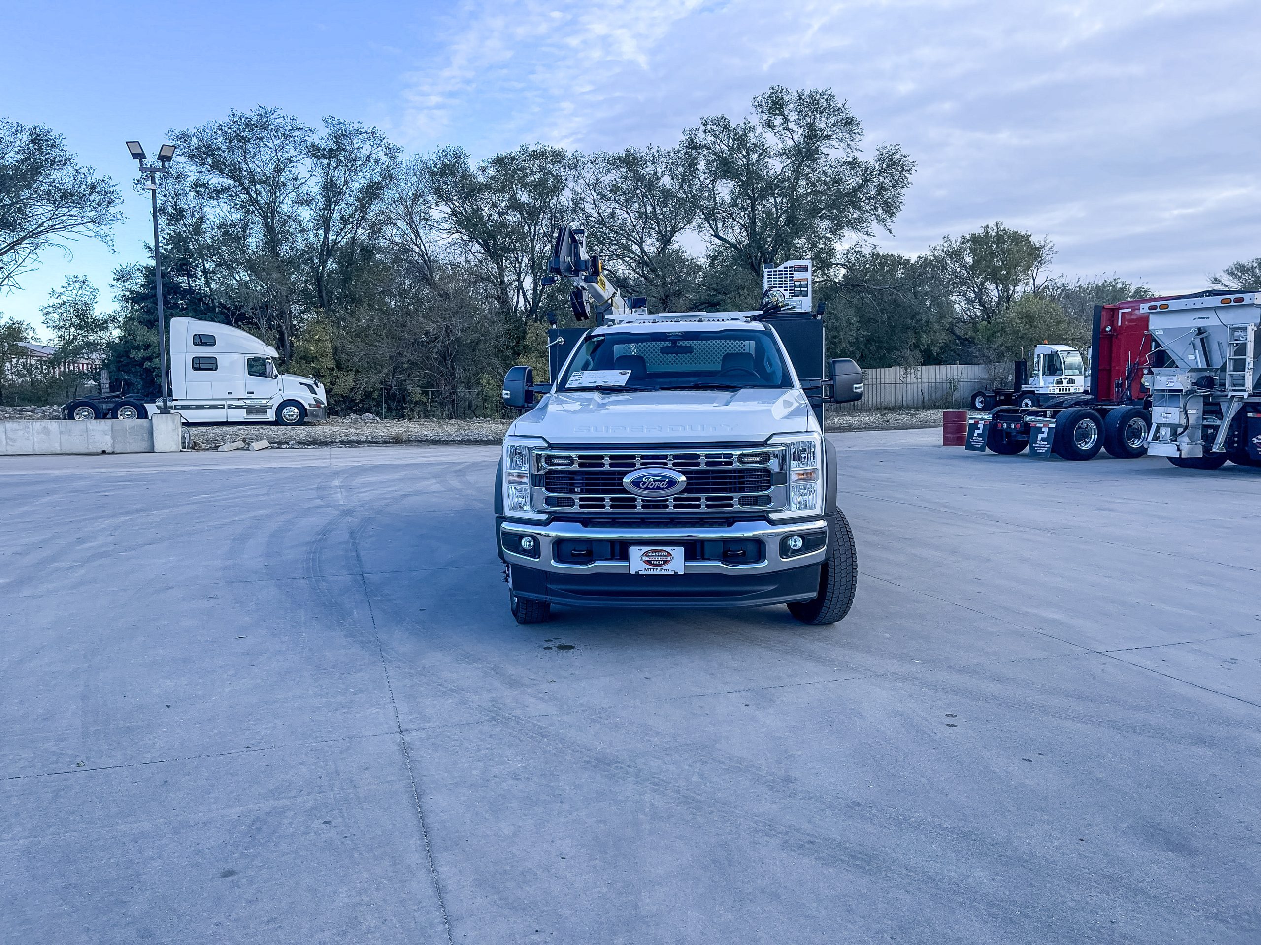 2024 Ford F-550 XL - image 2 of 6